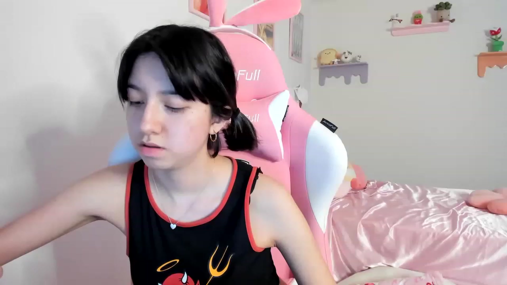 Gallery image thumbnail from Cherrycute666's myfreecams stream on, 08/07/2023, 05:05 image 1 of 20