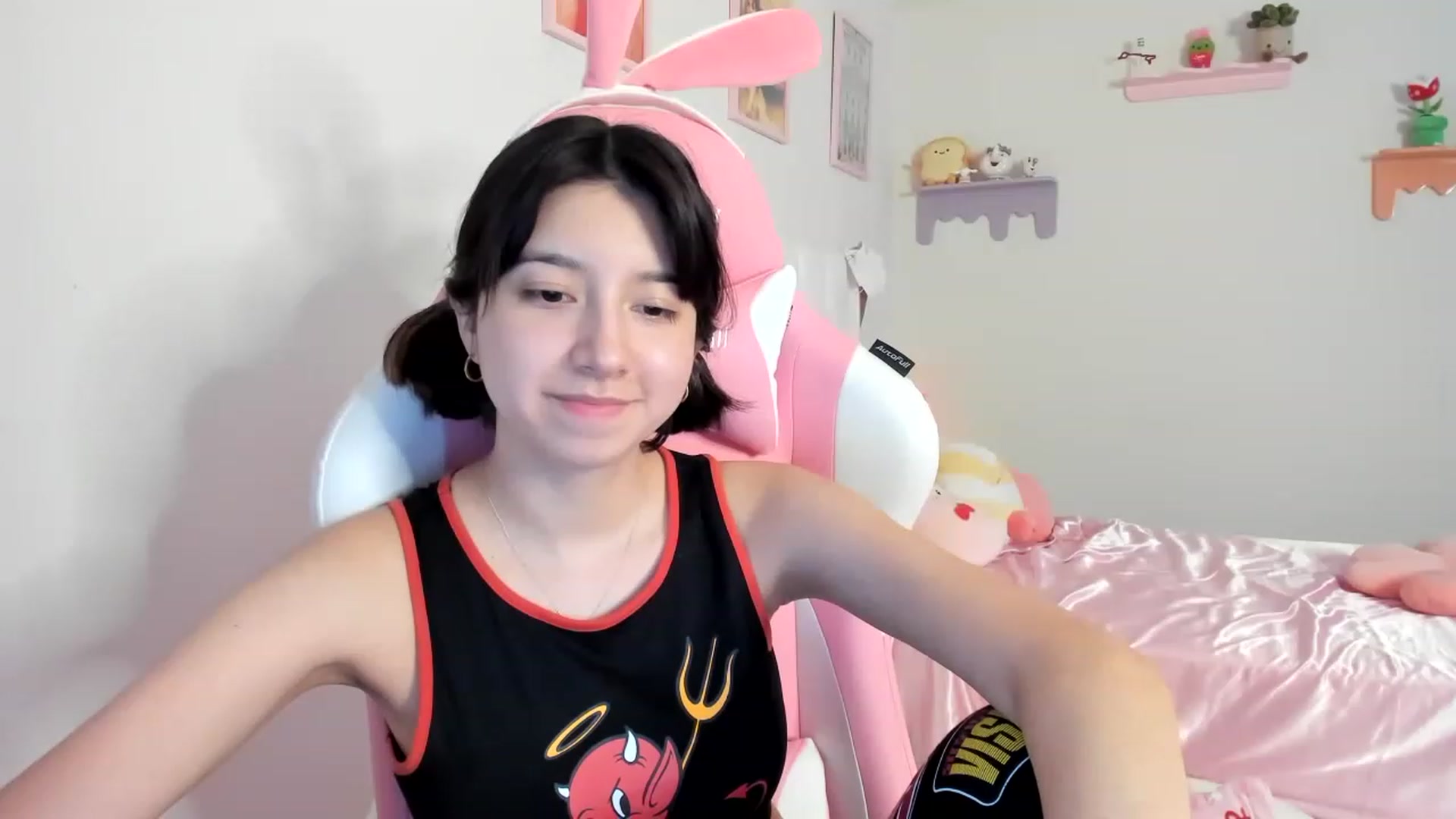 Gallery image thumbnail from Cherrycute666's myfreecams stream on, 08/07/2023, 05:05 image 17 of 20