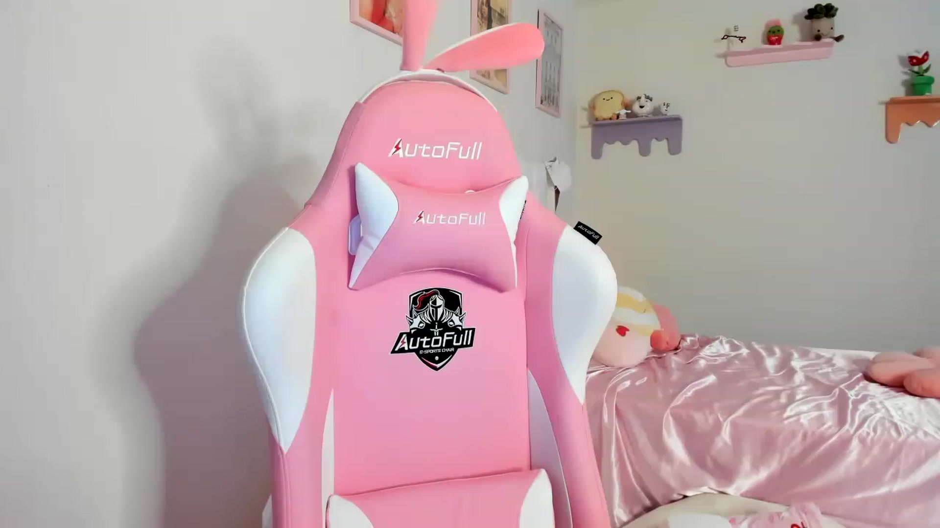 Gallery image thumbnail from Cherrycute666's myfreecams stream on, 08/07/2023, 05:05 image 10 of 20