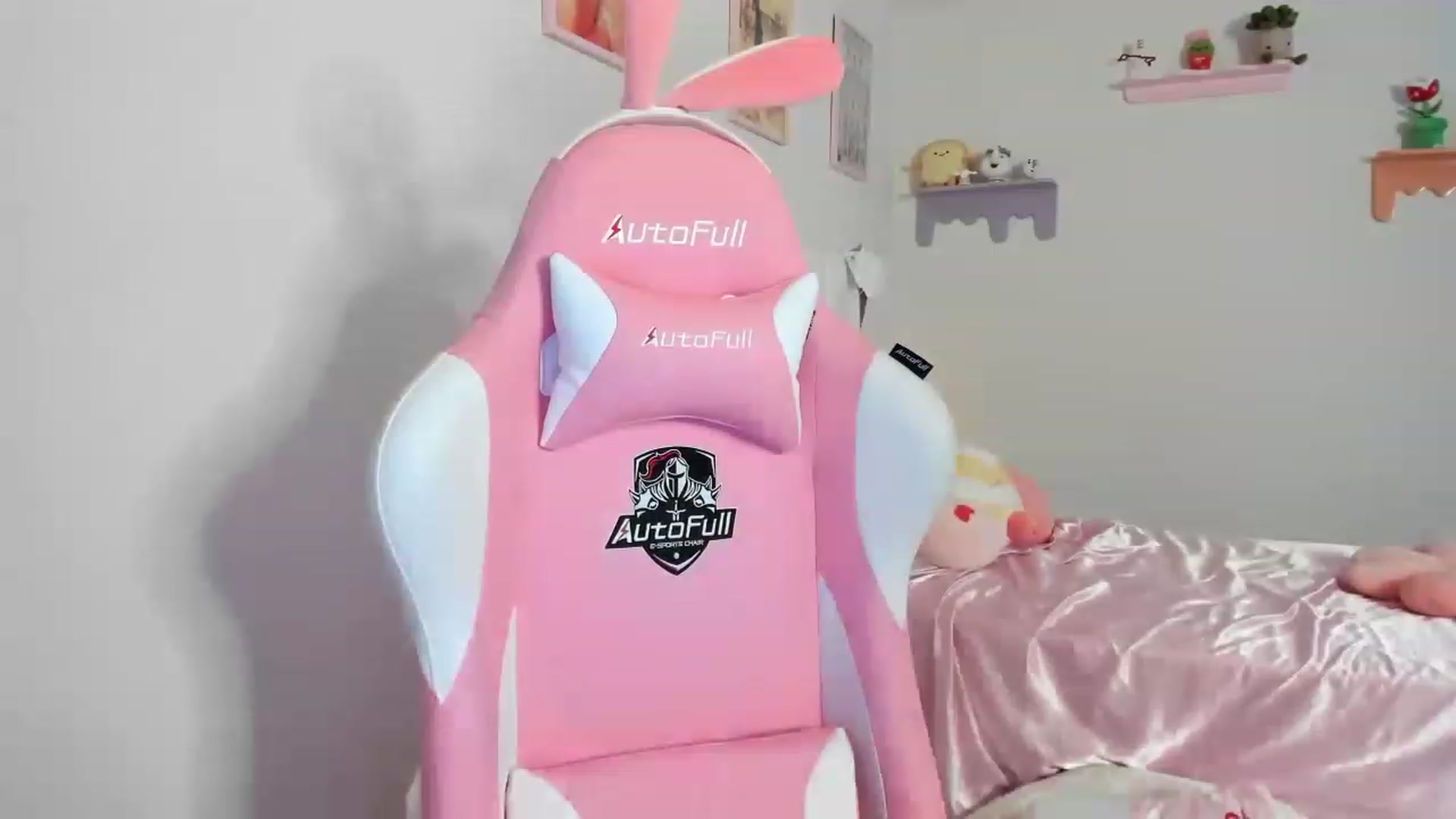 Gallery image thumbnail from Cherrycute666's myfreecams stream on, 08/07/2023, 05:05 image 9 of 20
