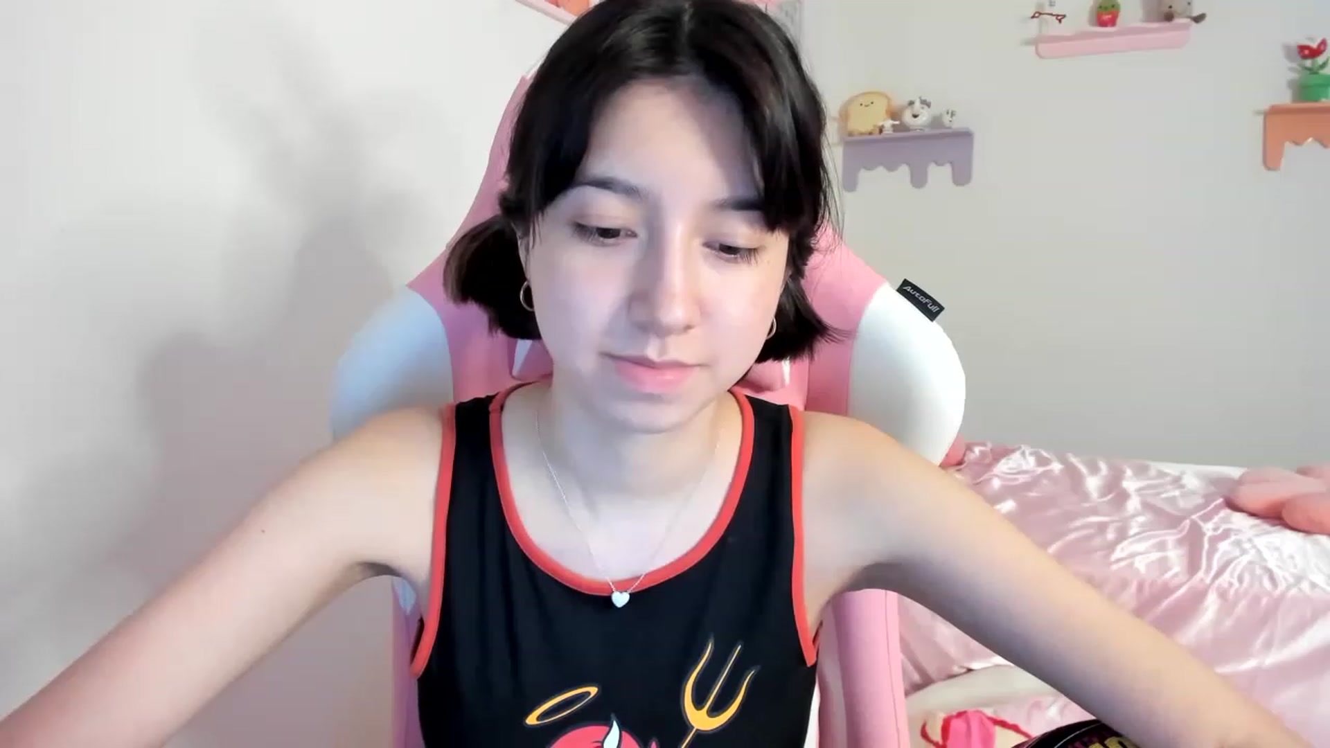 Gallery image thumbnail from Cherrycute666's myfreecams stream on, 08/07/2023, 05:28 image 3 of 20