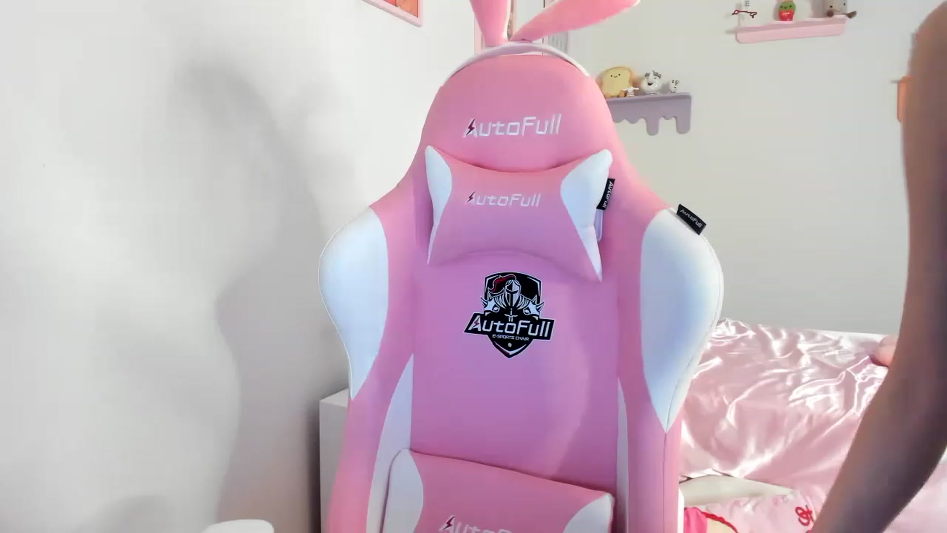 Gallery image thumbnail from Cherrycute666's myfreecams stream on, 08/07/2023, 05:28 image 2 of 20