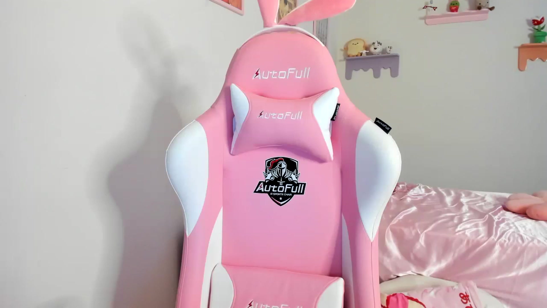 Gallery image thumbnail from Cherrycute666's myfreecams stream on, 08/07/2023, 05:28 image 1 of 20