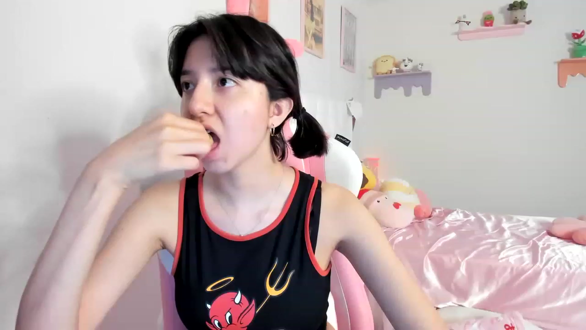 Gallery image thumbnail from Cherrycute666's myfreecams stream on, 08/07/2023, 08:43 image 9 of 20