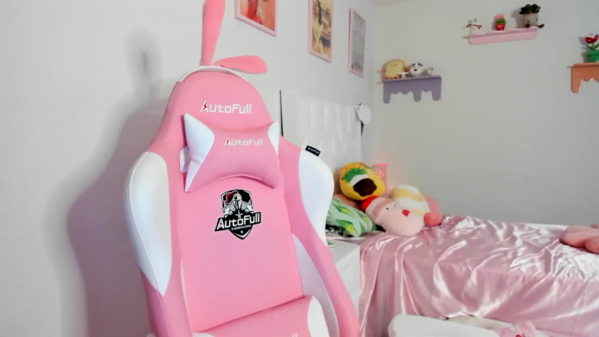 Gallery image thumbnail from Cherrycute666's myfreecams stream on, 08/07/2023, 08:43 image 8 of 20