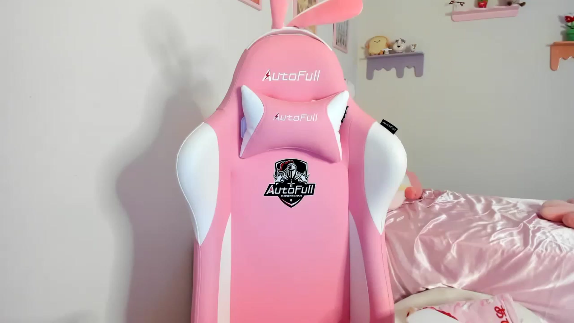 Gallery image thumbnail from Cherrycute666's myfreecams stream on, 08/07/2023, 08:43 image 1 of 20