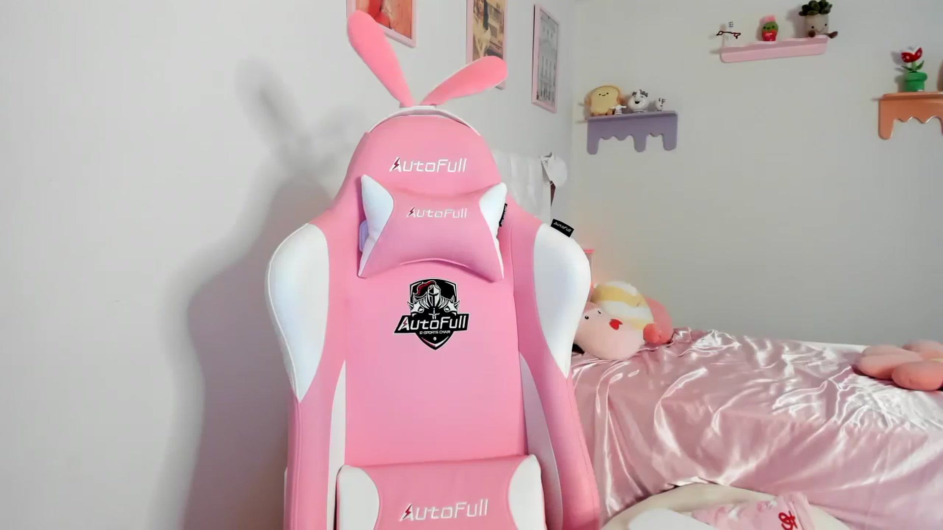 Gallery image thumbnail from Cherrycute666's myfreecams stream on, 08/07/2023, 08:43 image 15 of 20