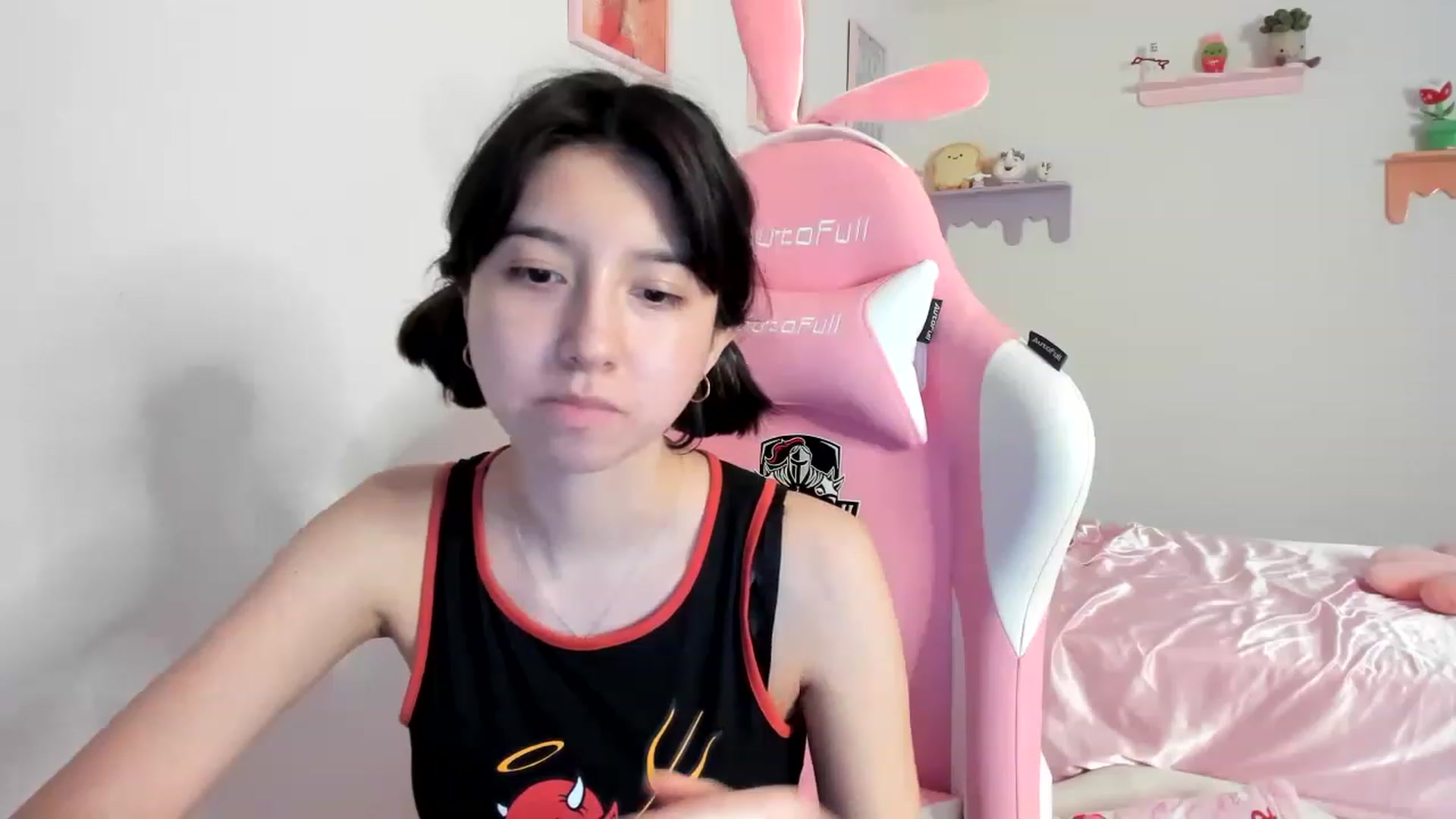 Gallery image thumbnail from Cherrycute666's myfreecams stream on, 08/07/2023, 08:43 image 10 of 20