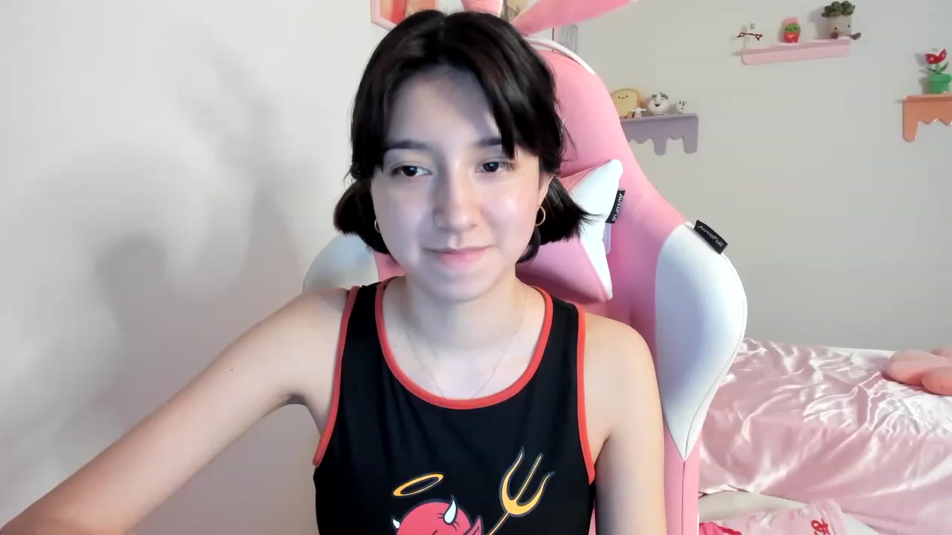 Gallery image thumbnail from Cherrycute666's myfreecams stream on, 08/07/2023, 08:43 image 6 of 20