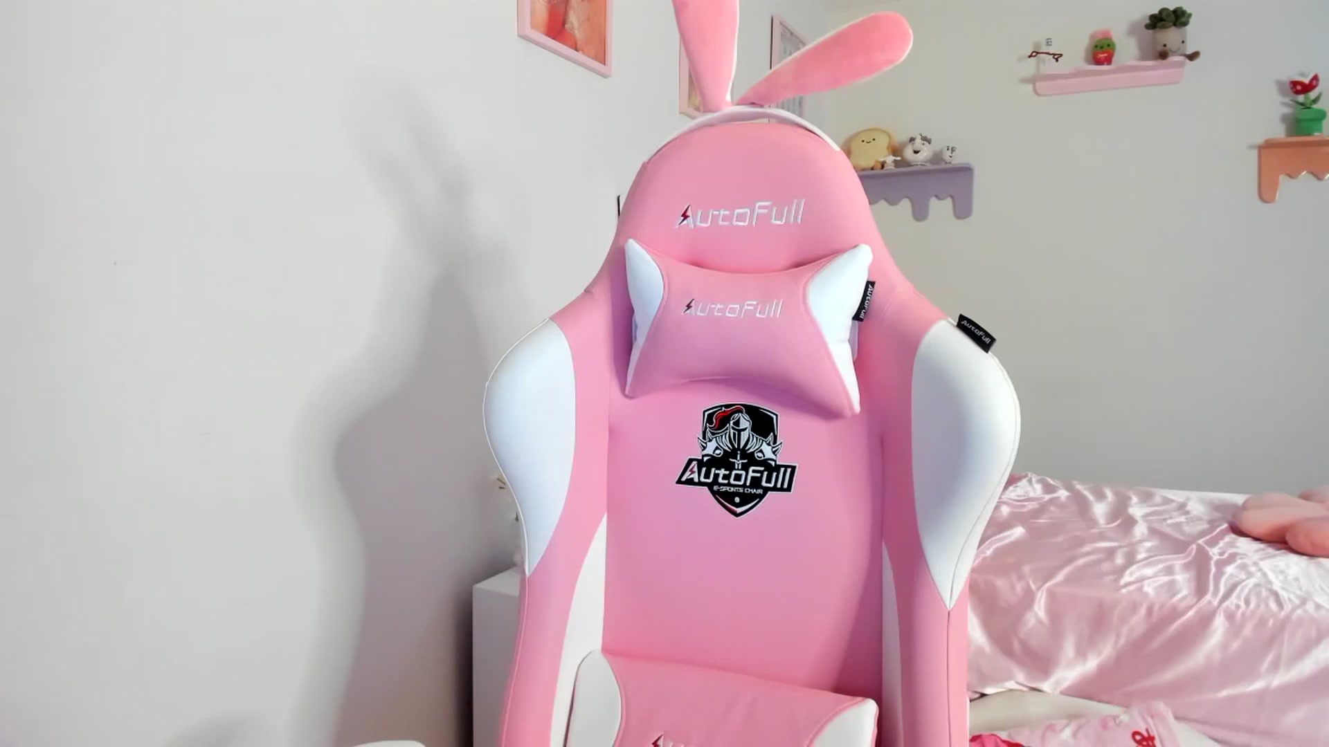 Gallery image thumbnail from Cherrycute666's myfreecams stream on, 08/07/2023, 08:43 image 5 of 20
