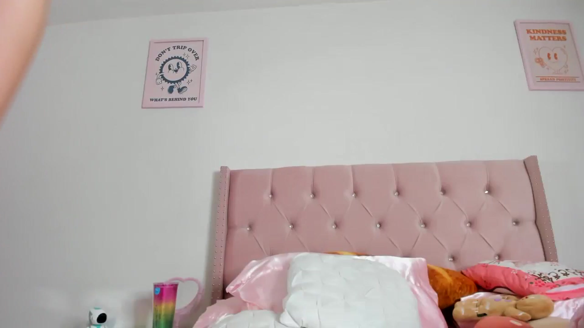 Gallery image thumbnail from Cherrycute666's myfreecams stream on, 08/07/2023, 09:40 image 17 of 20