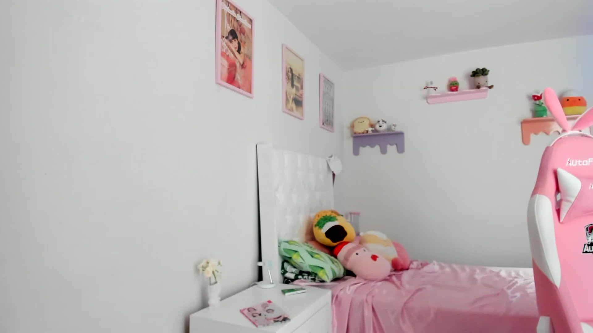 Gallery image thumbnail from Cherrycute666's myfreecams stream on, 08/07/2023, 21:09 image 8 of 20