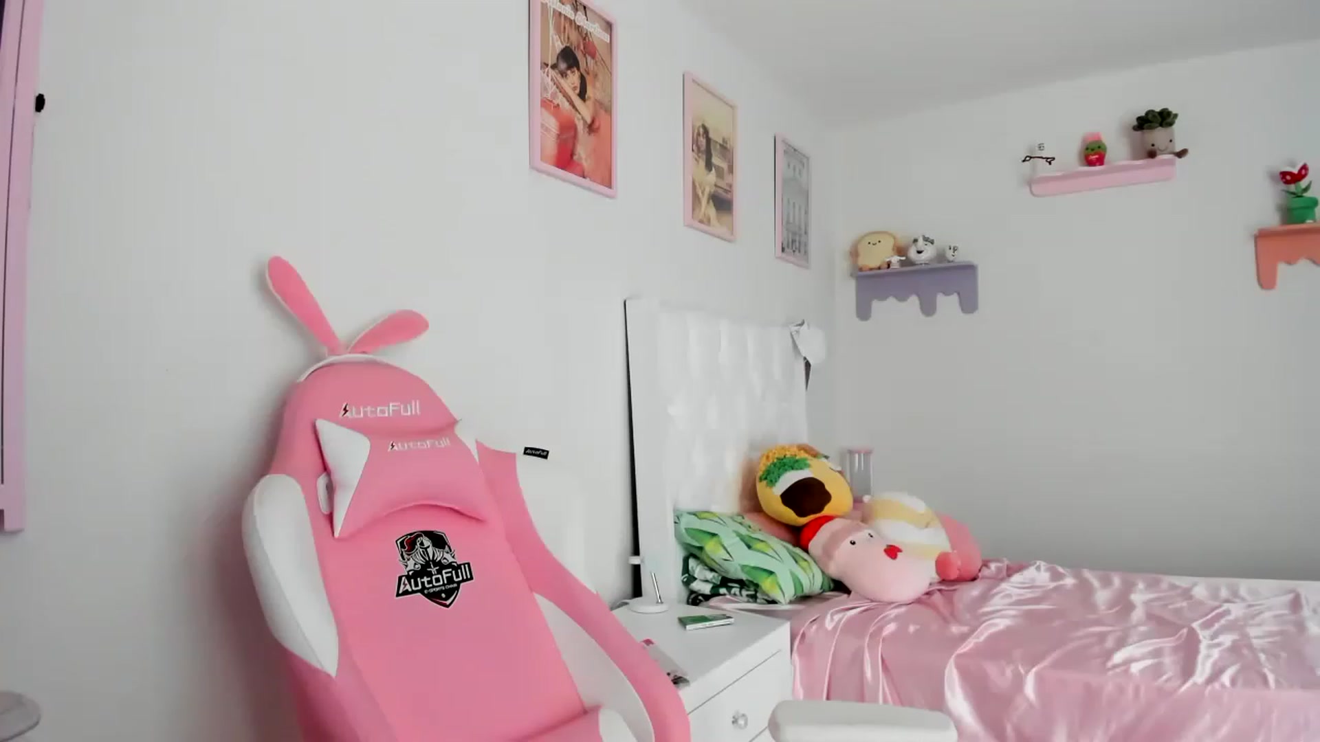 Gallery image thumbnail from Cherrycute666's myfreecams stream on, 08/07/2023, 21:09 image 12 of 20