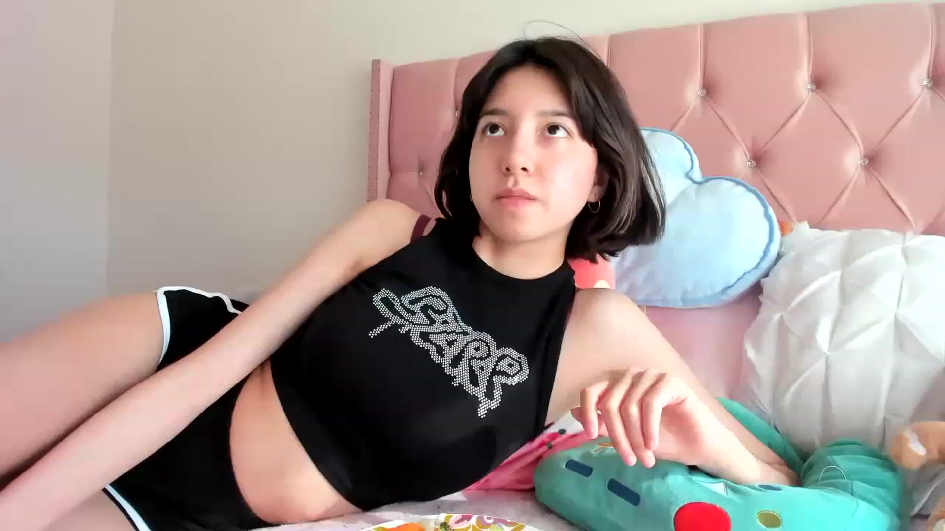 Gallery image thumbnail from Cherrycute666's myfreecams stream on, 08/07/2023, 23:38 image 7 of 20