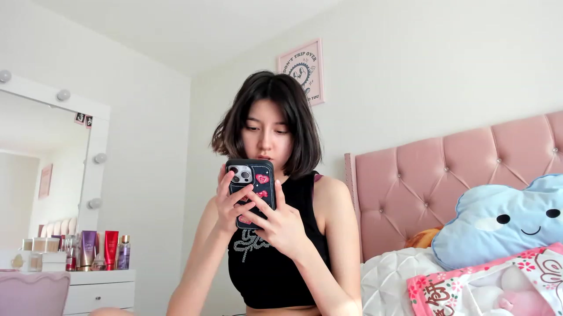 Gallery image thumbnail from Cherrycute666's myfreecams stream on, 08/07/2023, 23:38 image 16 of 20