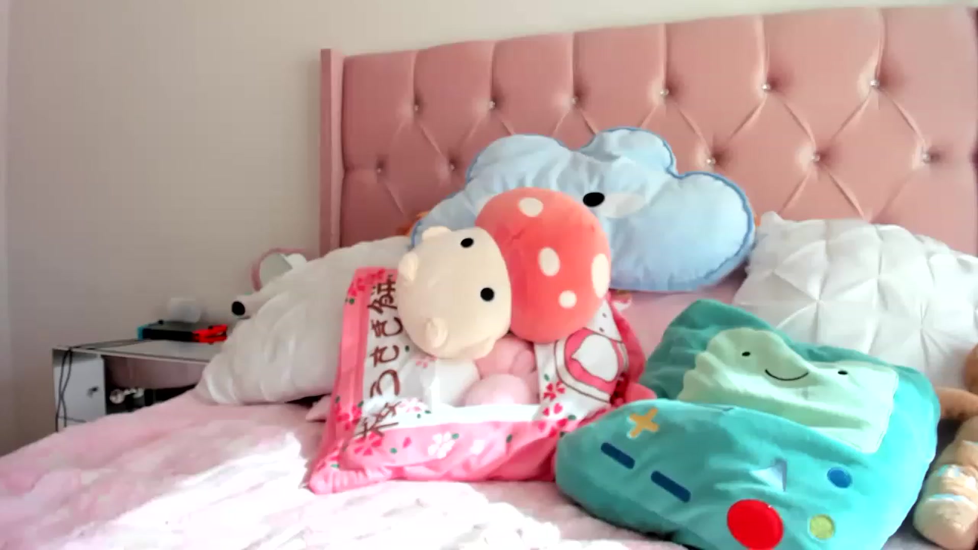 Gallery image thumbnail from Cherrycute666's myfreecams stream on, 08/07/2023, 23:38 image 10 of 20
