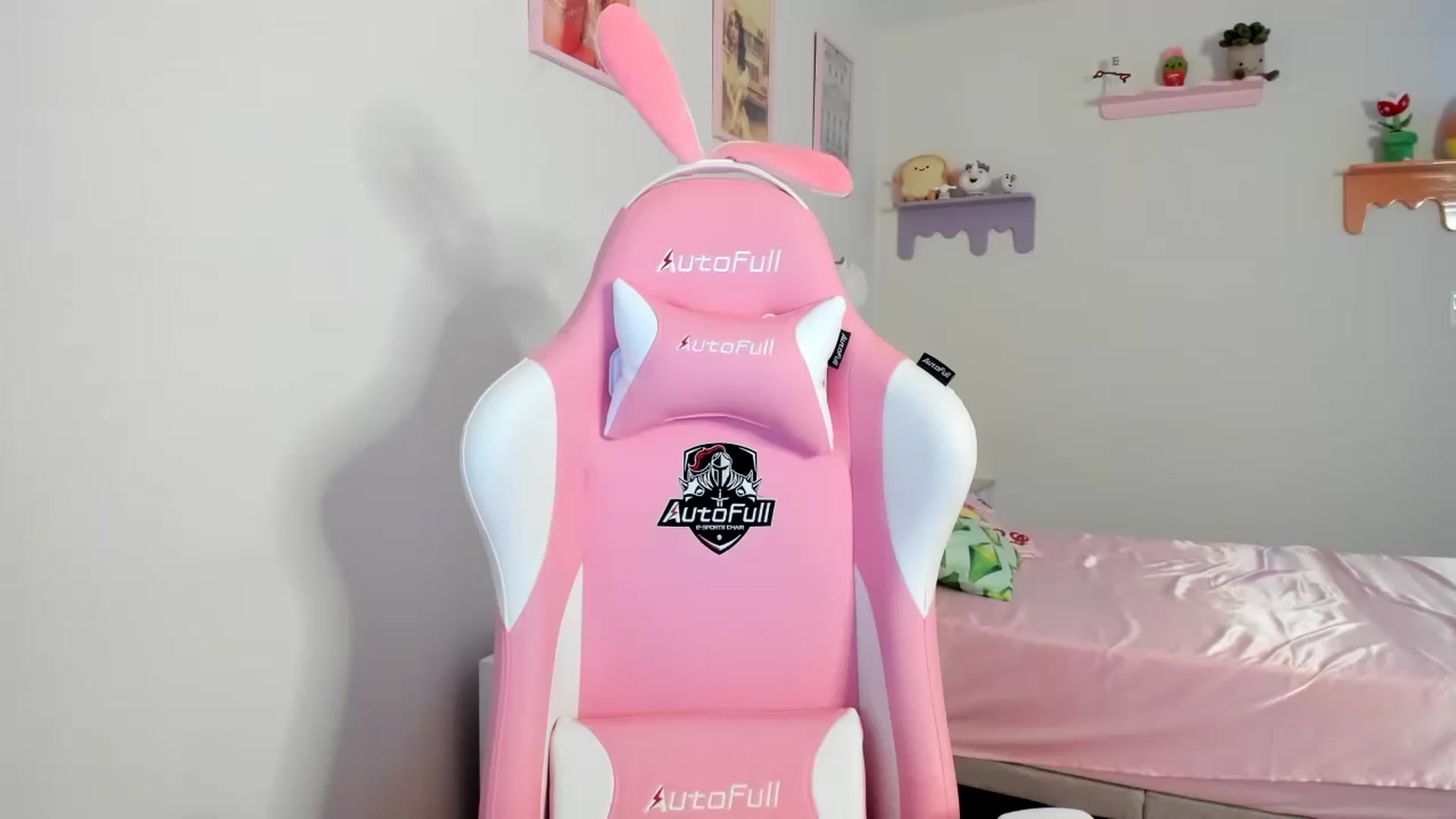 Gallery image thumbnail from Cherrycute666's myfreecams stream on, 08/08/2023, 03:42 image 6 of 20