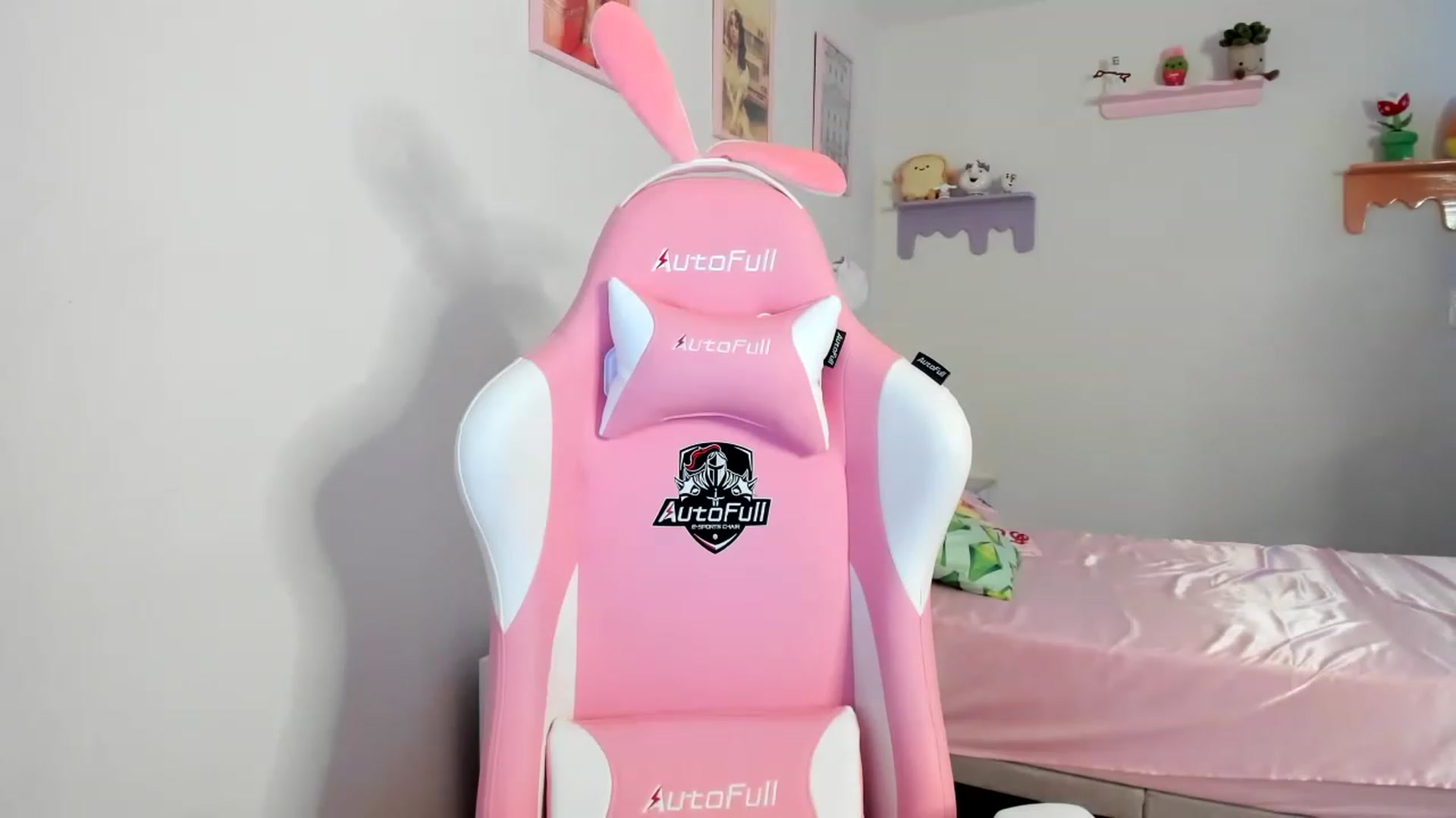 Gallery image thumbnail from Cherrycute666's myfreecams stream on, 08/08/2023, 03:42 image 5 of 20