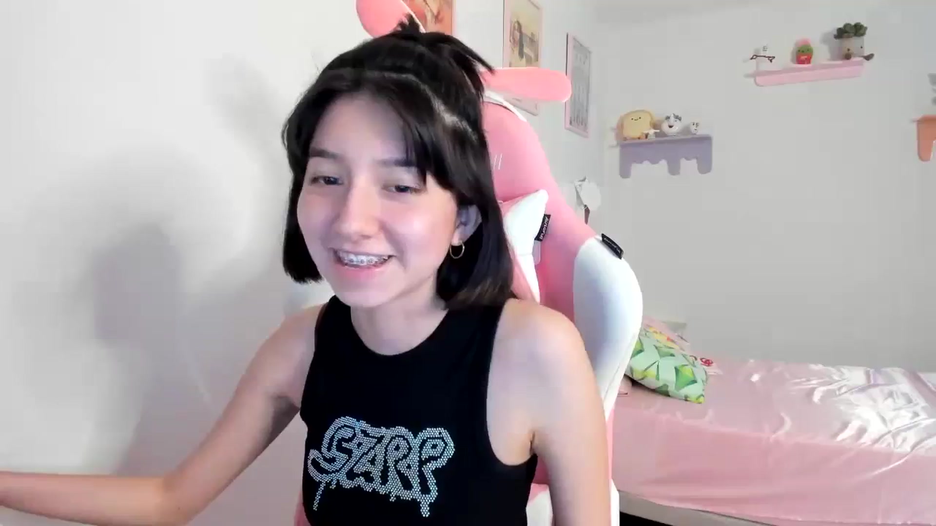 Gallery image thumbnail from Cherrycute666's myfreecams stream on, 08/08/2023, 05:31 image 16 of 20