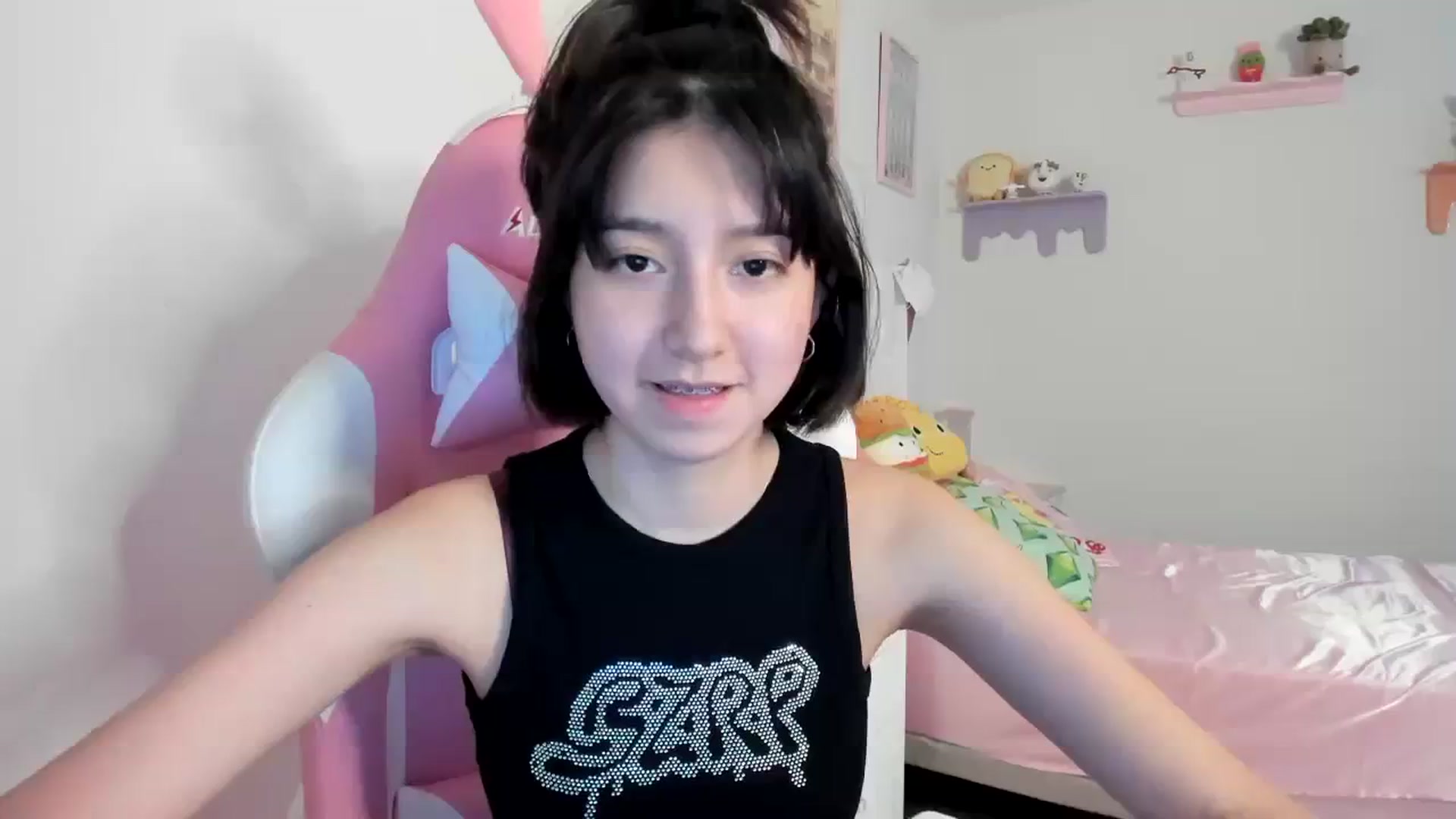 Gallery image thumbnail from Cherrycute666's myfreecams stream on, 08/08/2023, 05:31 image 12 of 20
