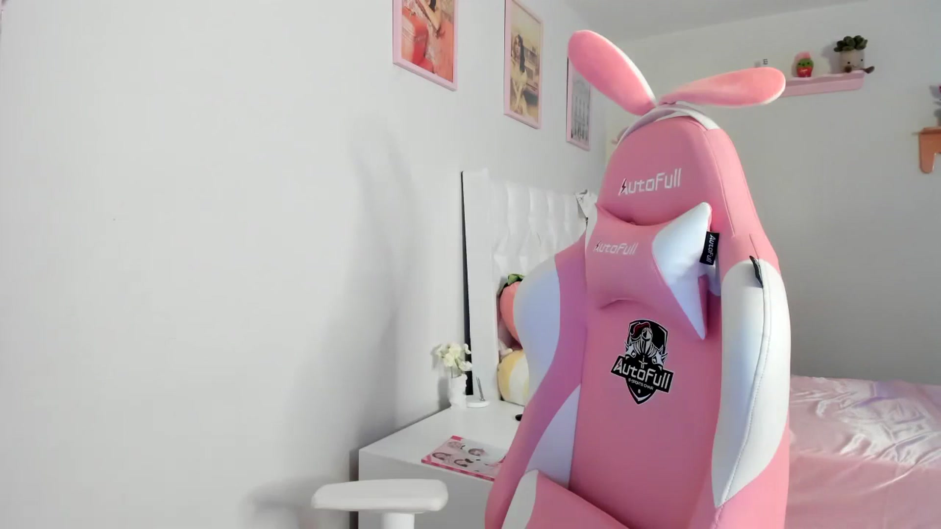 Gallery image thumbnail from Cherrycute666's myfreecams stream on, 08/08/2023, 06:09 image 6 of 20