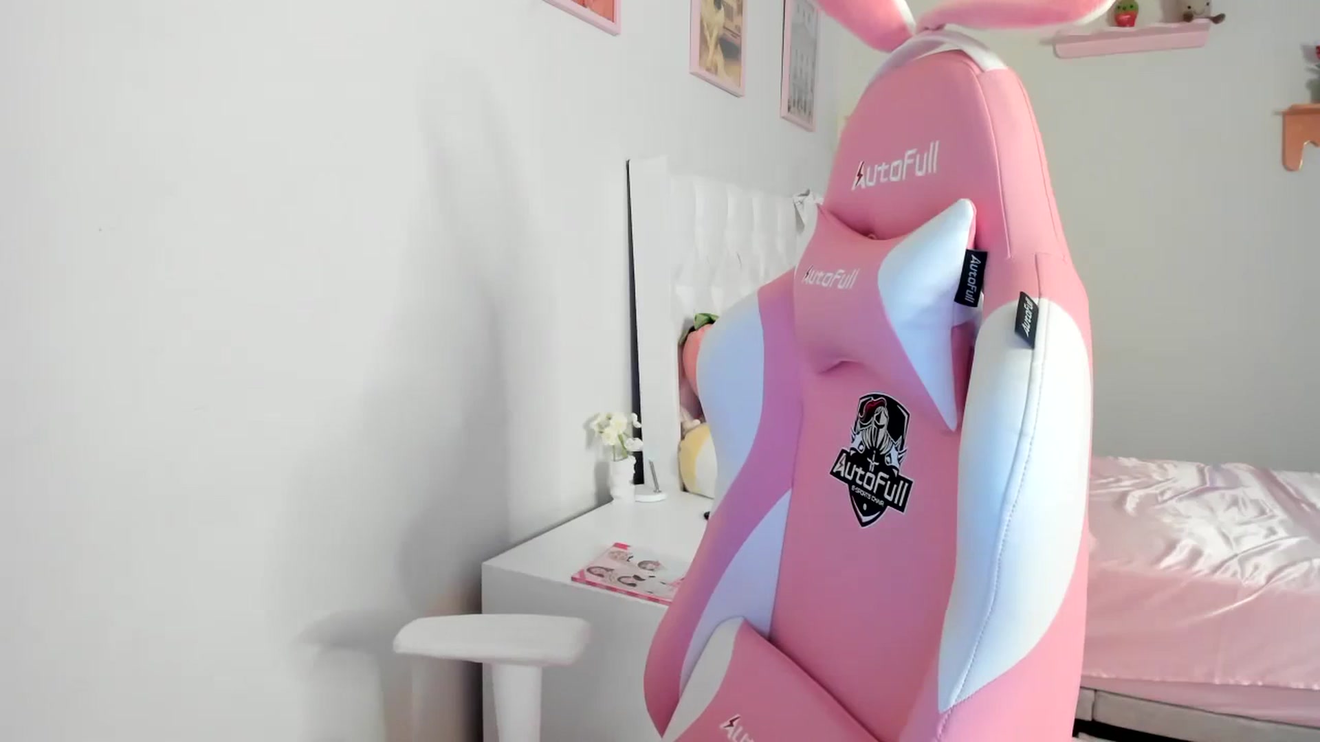 Gallery image thumbnail from Cherrycute666's myfreecams stream on, 08/08/2023, 06:09 image 19 of 20