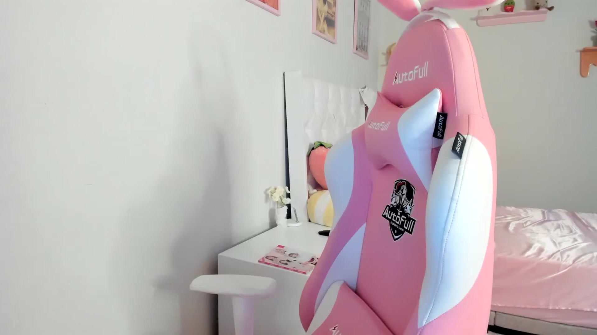 Gallery image thumbnail from Cherrycute666's myfreecams stream on, 08/08/2023, 06:09 image 20 of 20