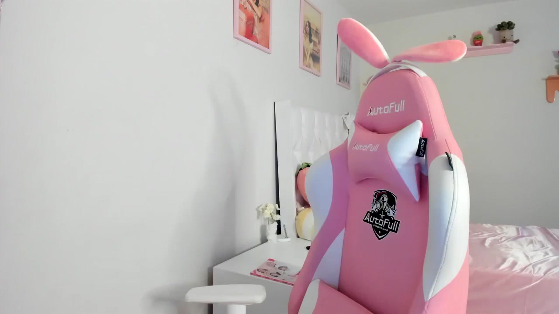Gallery image thumbnail from Cherrycute666's myfreecams stream on, 08/08/2023, 06:09 image 5 of 20