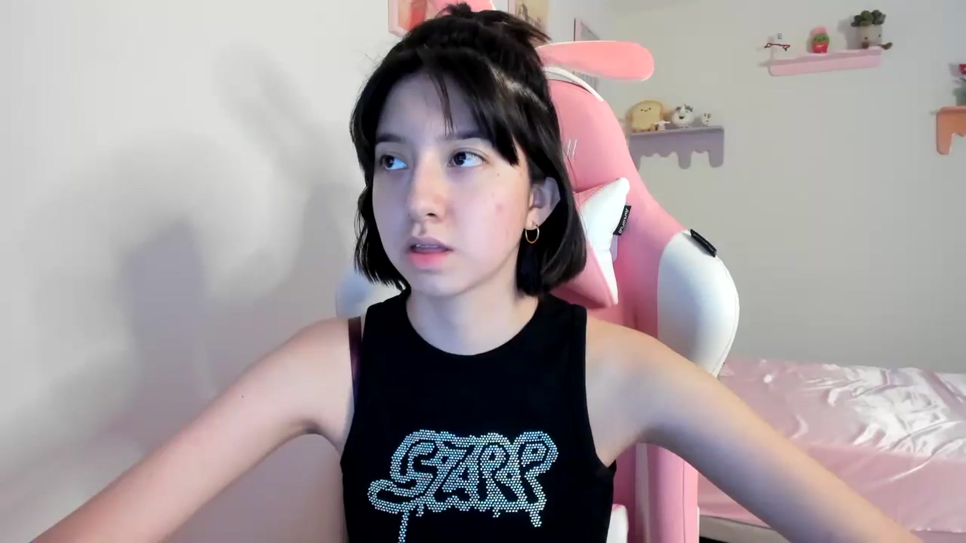 Gallery image thumbnail from Cherrycute666's myfreecams stream on, 08/08/2023, 06:09 image 10 of 20
