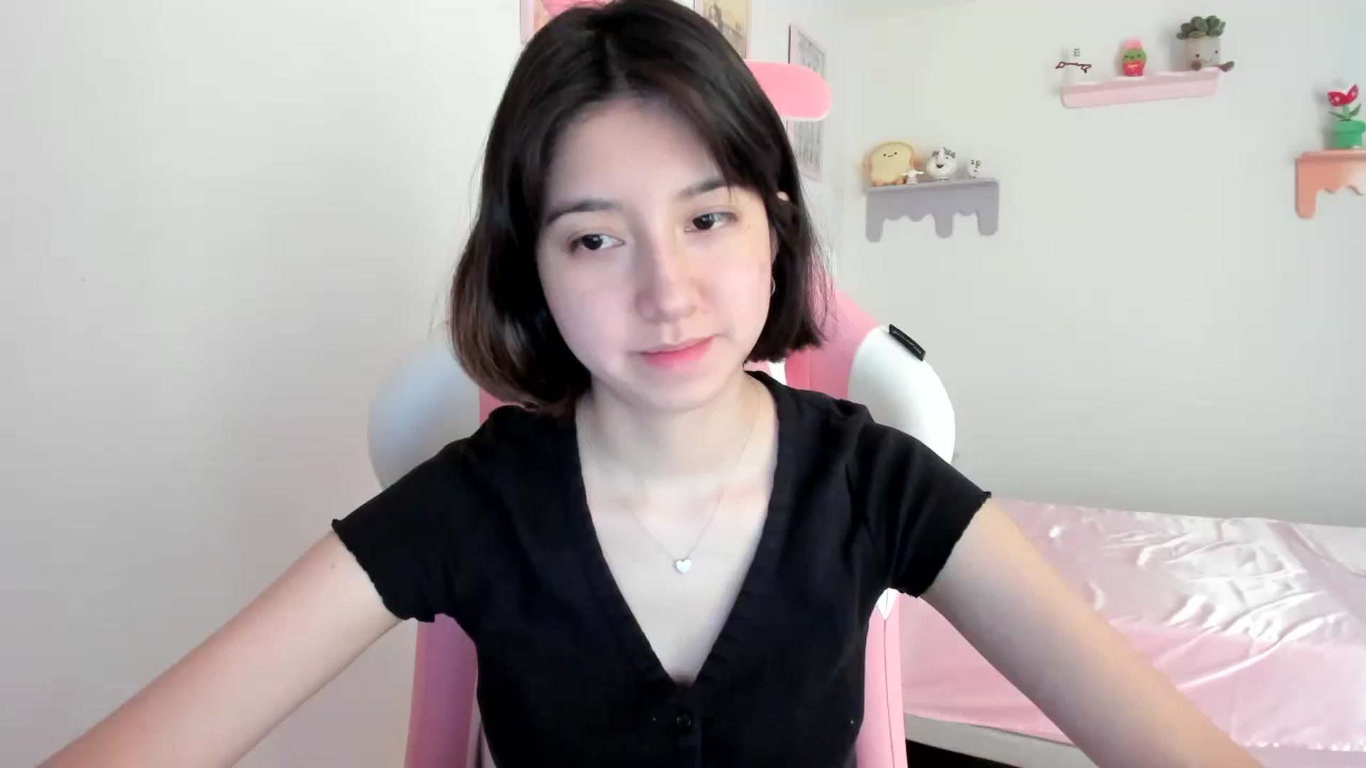 Gallery image thumbnail from Cherrycute666's myfreecams stream on, 08/08/2023, 17:51 image 2 of 20