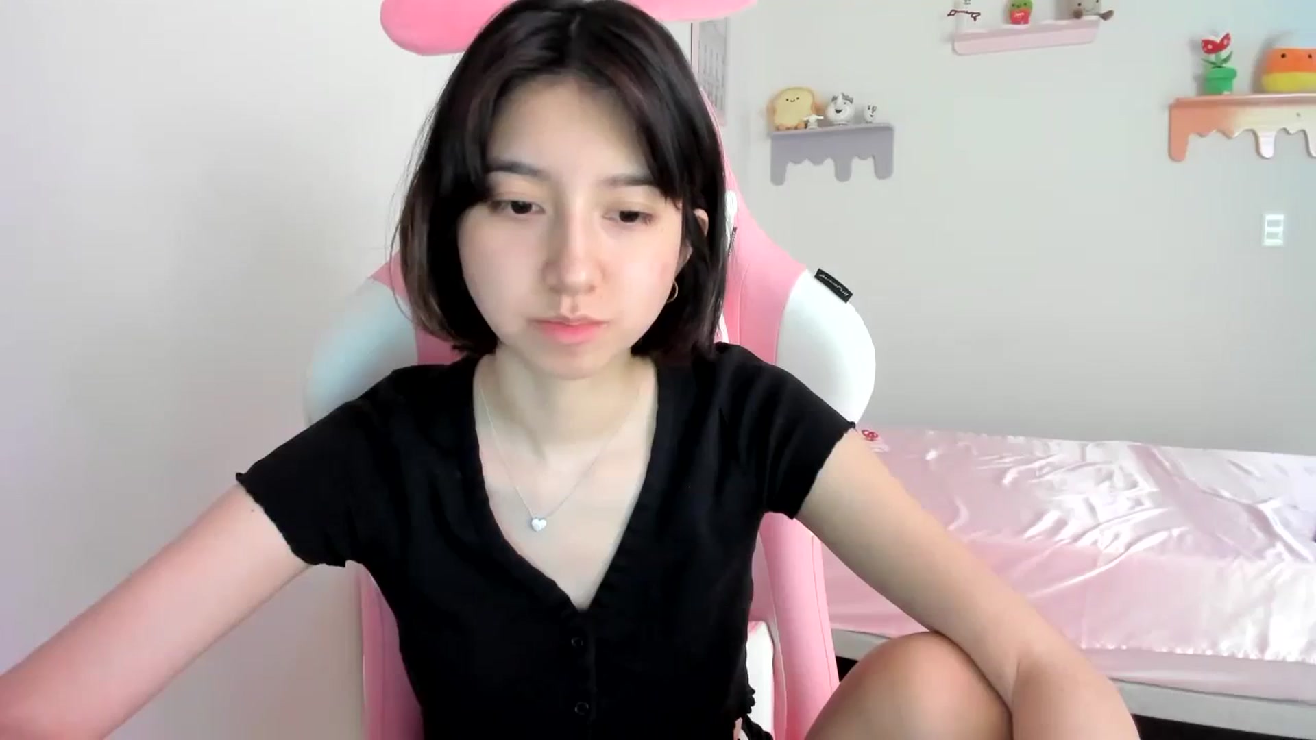 Gallery image thumbnail from Cherrycute666's myfreecams stream on, 08/08/2023, 17:51 image 18 of 20