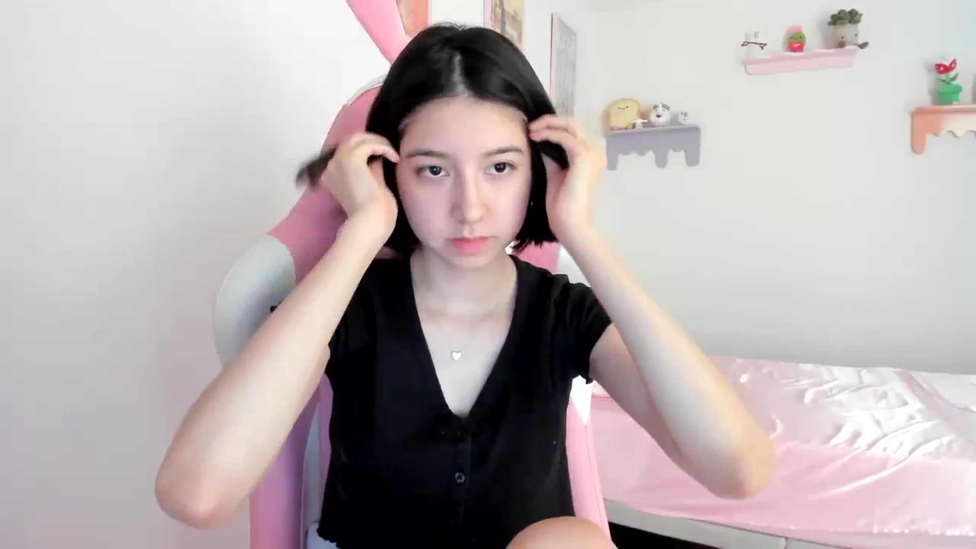 Gallery image thumbnail from Cherrycute666's myfreecams stream on, 08/08/2023, 17:51 image 3 of 20