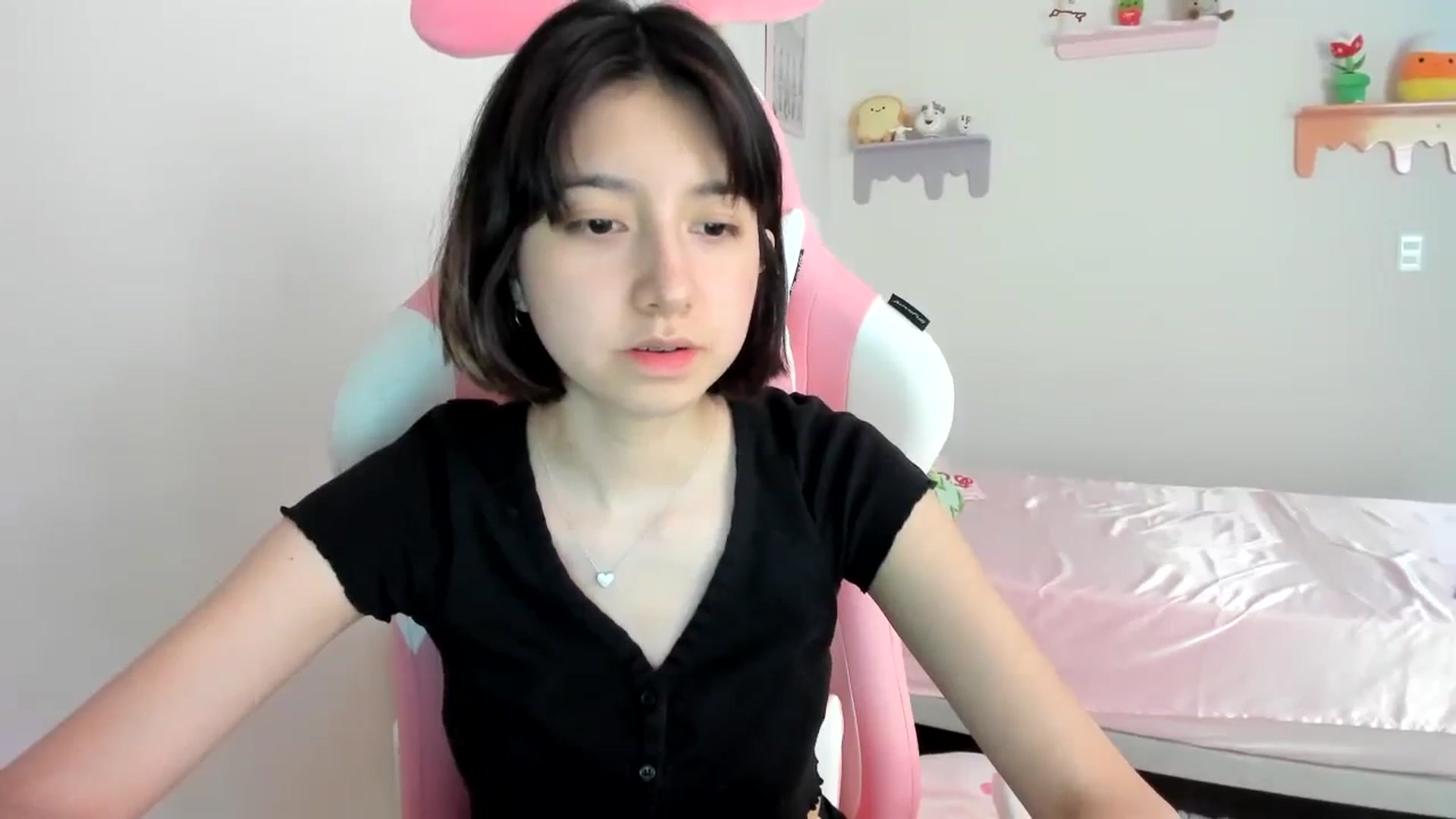 Gallery image thumbnail from Cherrycute666's myfreecams stream on, 08/08/2023, 17:51 image 19 of 20