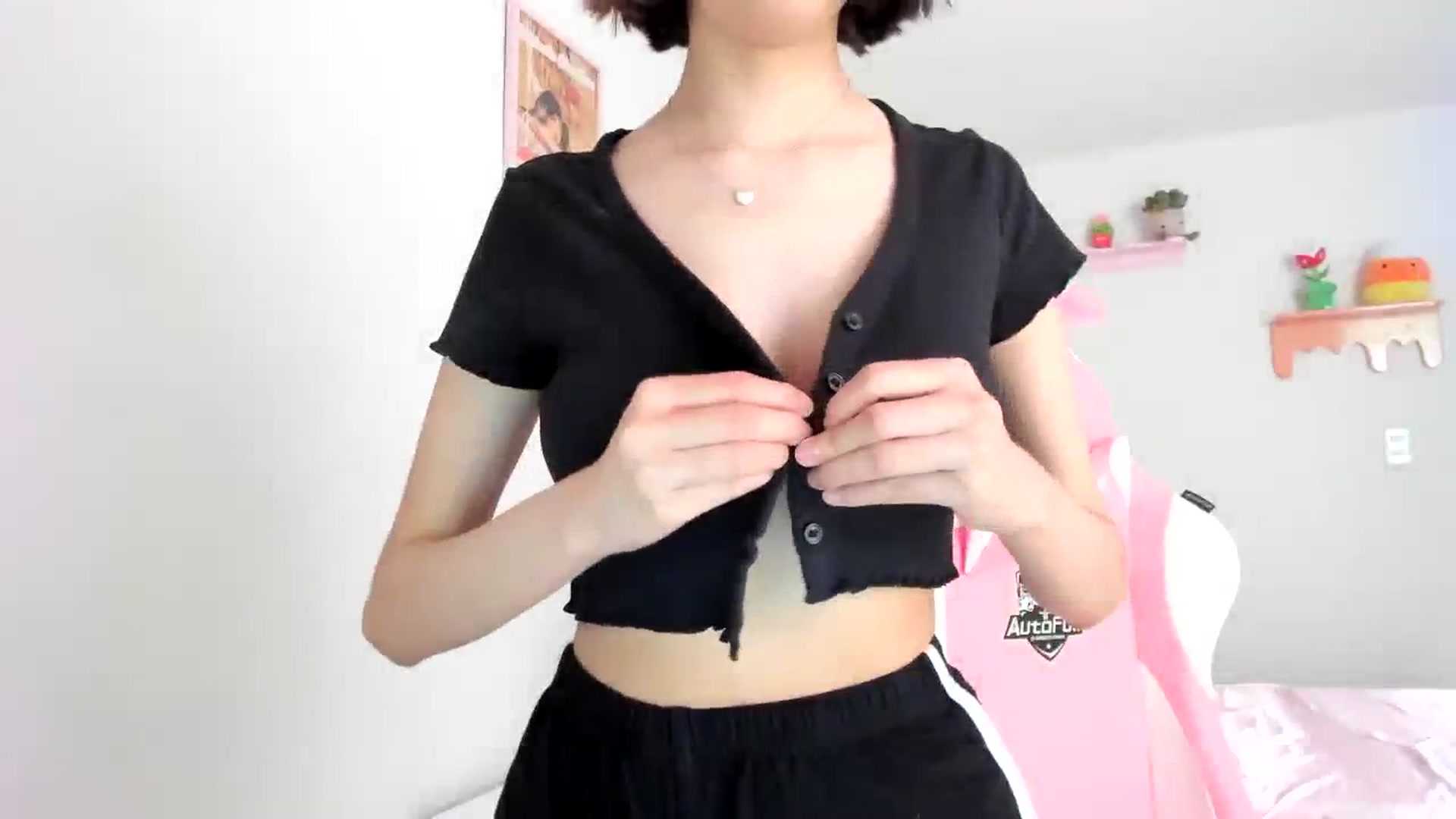 Gallery image thumbnail from Cherrycute666's myfreecams stream on, 08/08/2023, 17:51 image 15 of 20