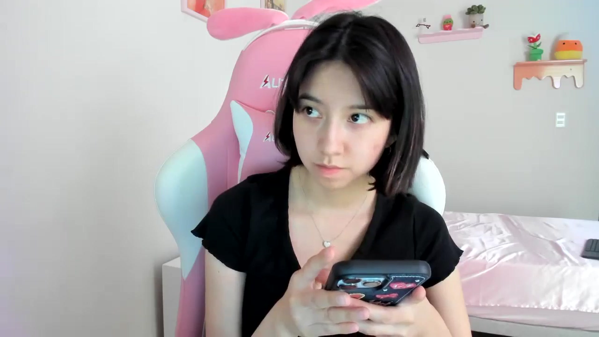 Gallery image thumbnail from Cherrycute666's myfreecams stream on, 08/08/2023, 18:57 image 10 of 20