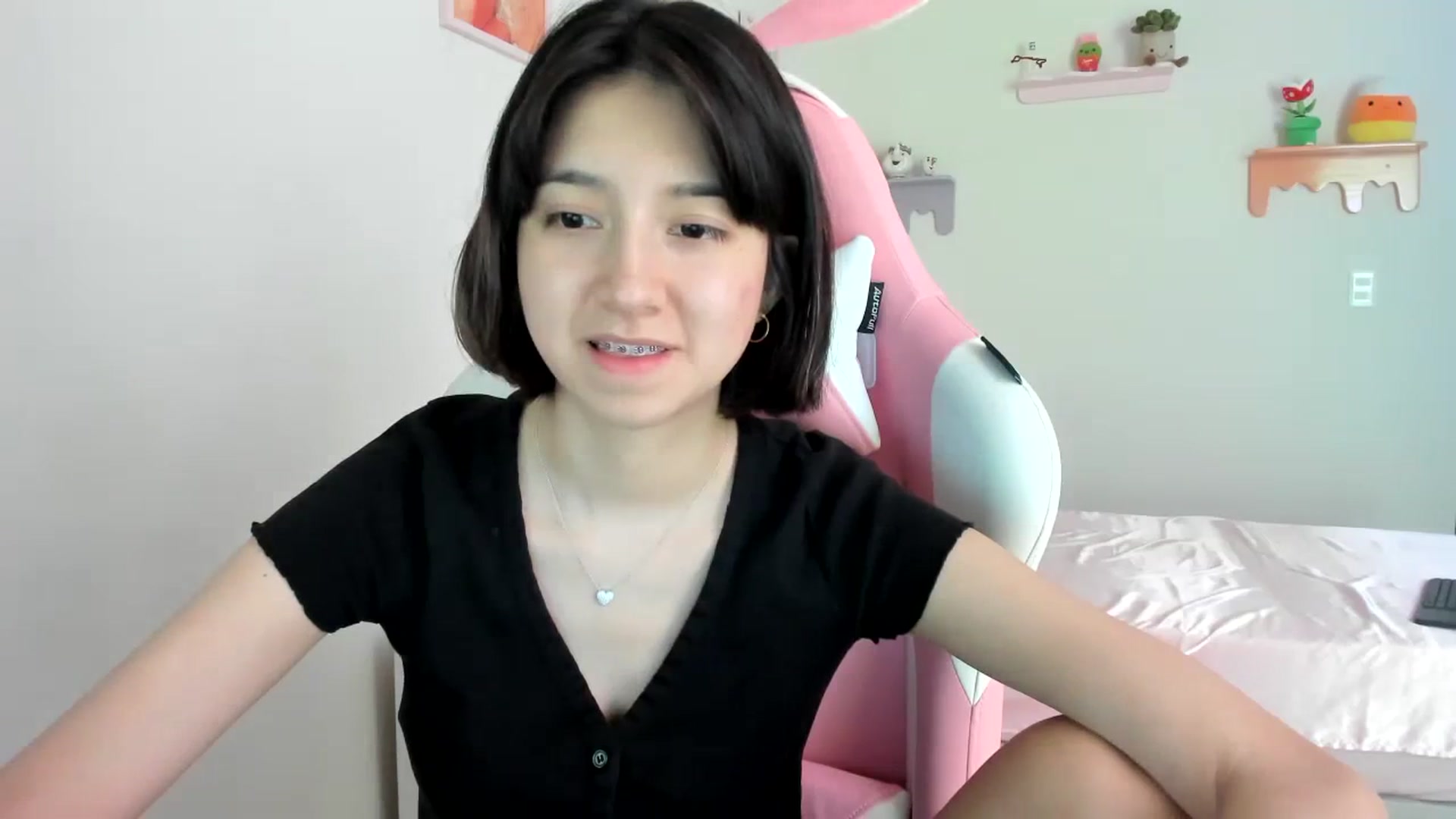 Gallery image thumbnail from Cherrycute666's myfreecams stream on, 08/08/2023, 18:57 image 16 of 20