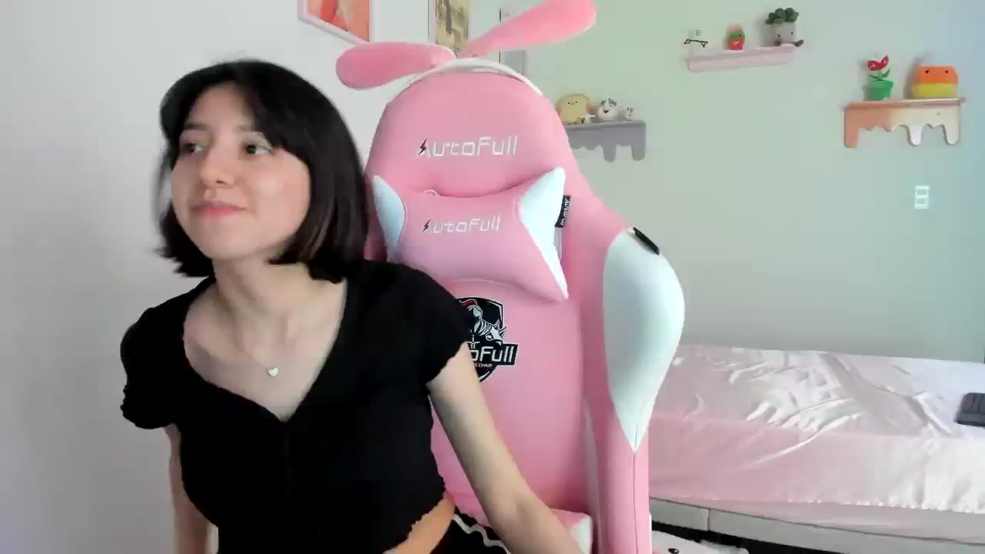 Gallery image thumbnail from Cherrycute666's myfreecams stream on, 08/08/2023, 18:57 image 14 of 20