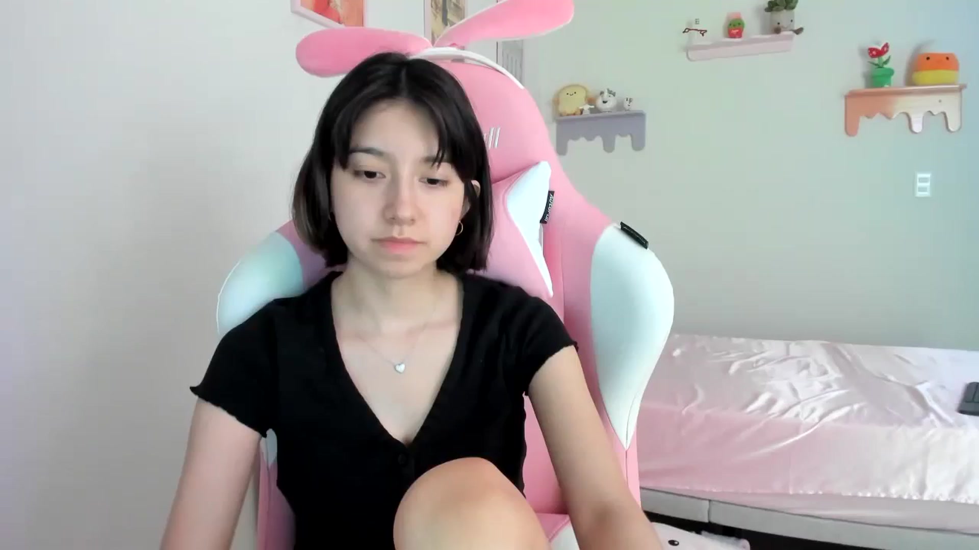 Gallery image thumbnail from Cherrycute666's myfreecams stream on, 08/08/2023, 18:57 image 5 of 20