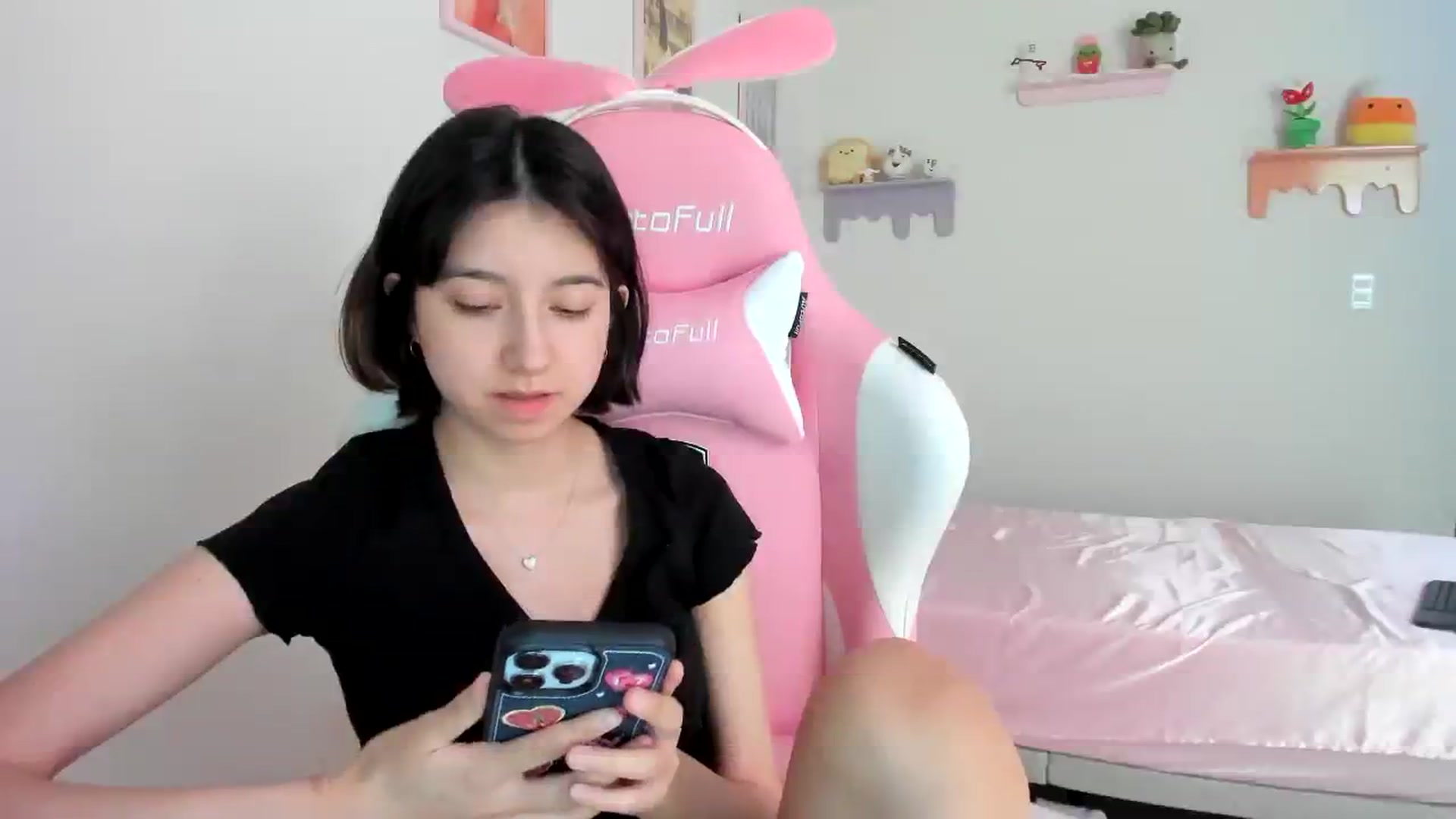 Gallery image thumbnail from Cherrycute666's myfreecams stream on, 08/08/2023, 18:57 image 18 of 20