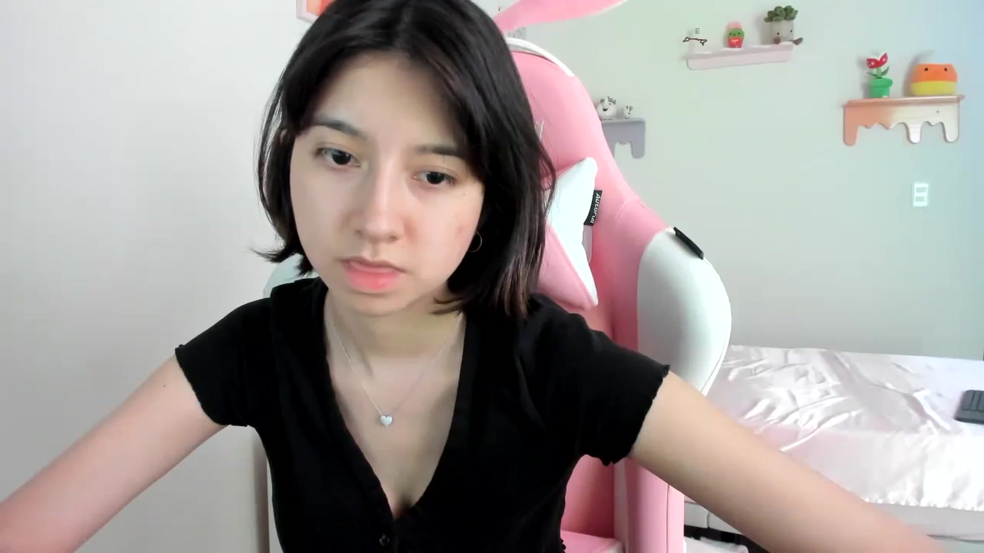 Gallery image thumbnail from Cherrycute666's myfreecams stream on, 08/08/2023, 18:57 image 6 of 20