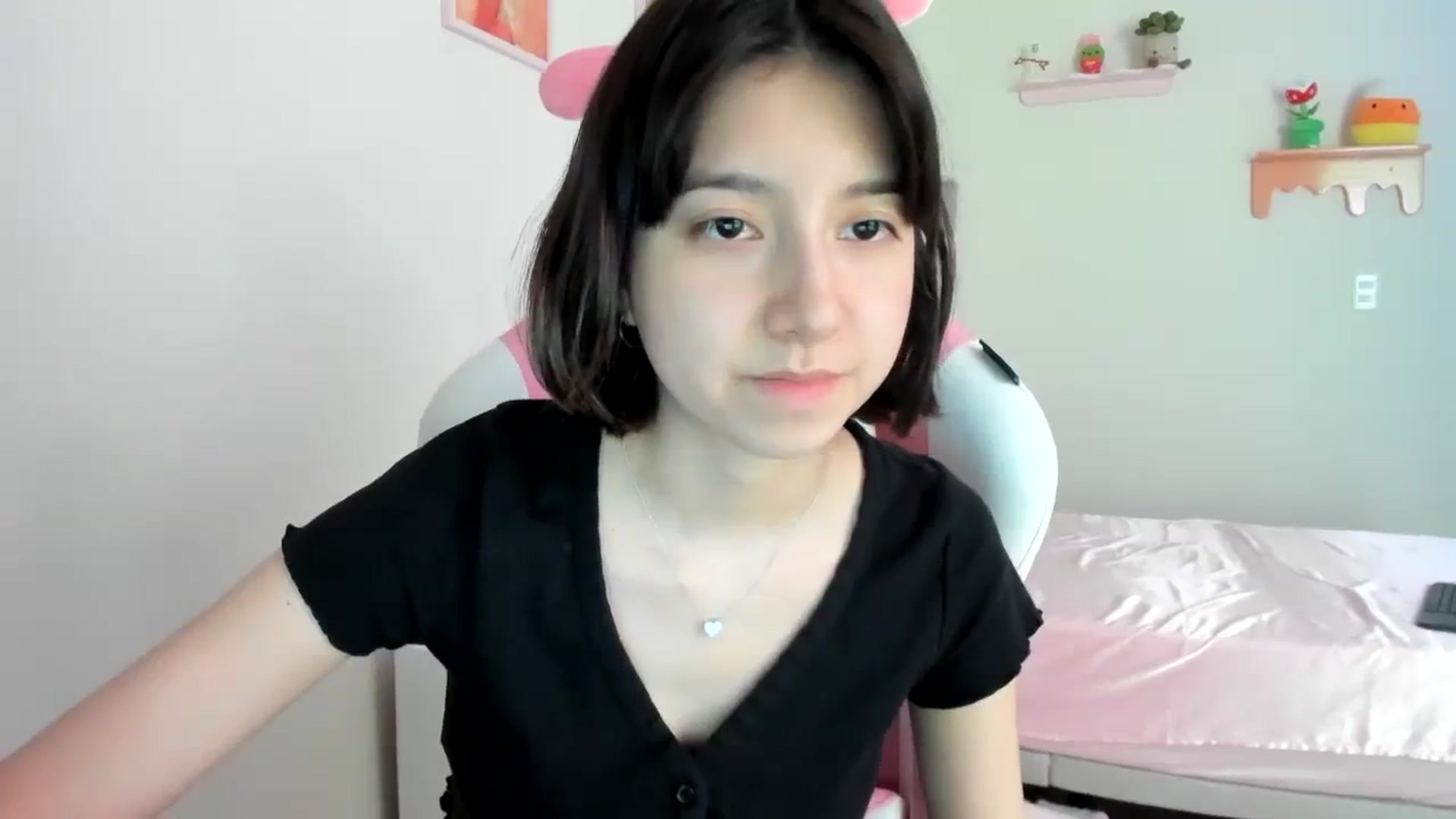 Gallery image thumbnail from Cherrycute666's myfreecams stream on, 08/08/2023, 18:57 image 15 of 20