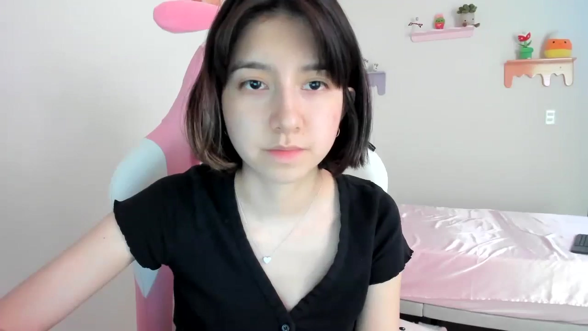 Gallery image thumbnail from Cherrycute666's myfreecams stream on, 08/08/2023, 18:57 image 12 of 20