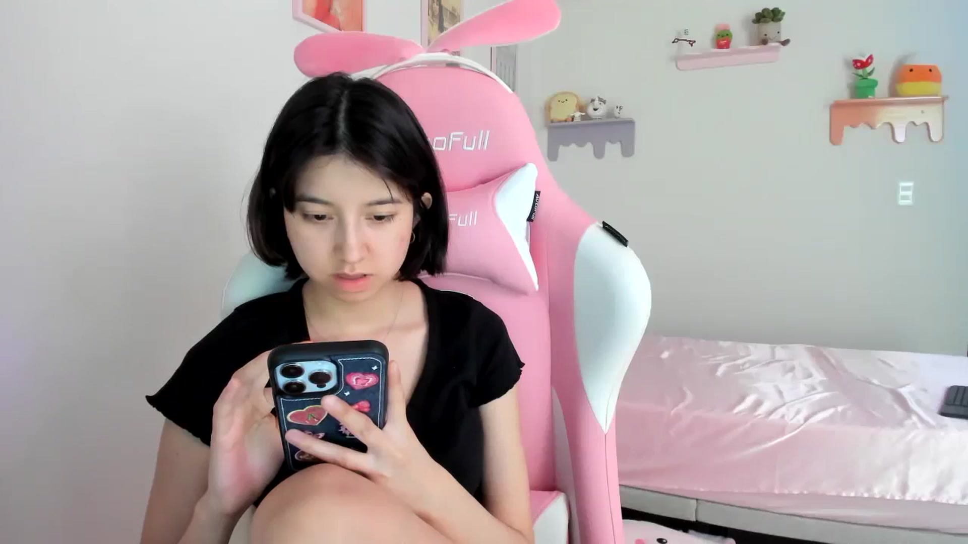 Gallery image thumbnail from Cherrycute666's myfreecams stream on, 08/08/2023, 18:57 image 19 of 20