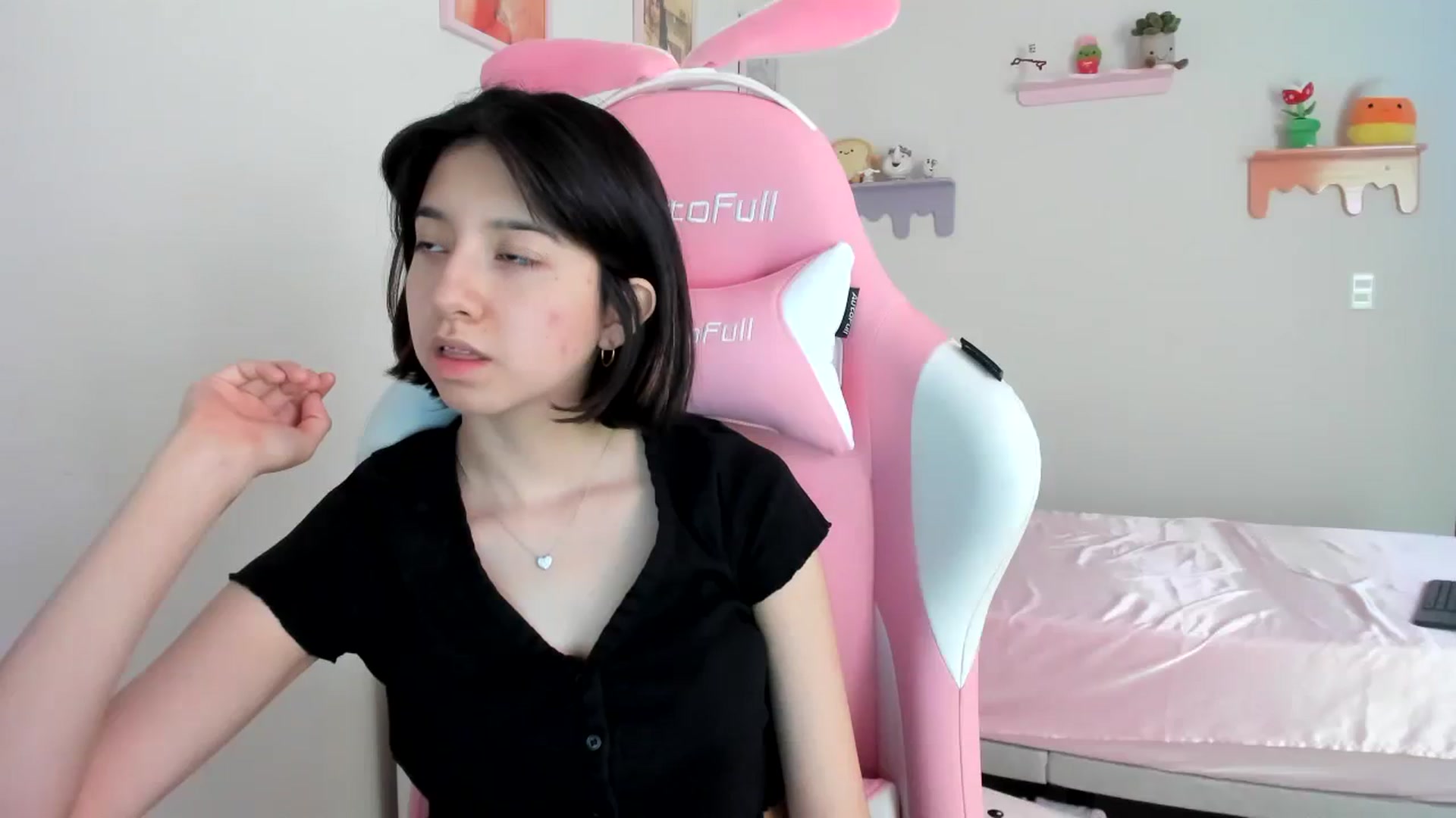 Gallery image thumbnail from Cherrycute666's myfreecams stream on, 08/08/2023, 18:57 image 7 of 20