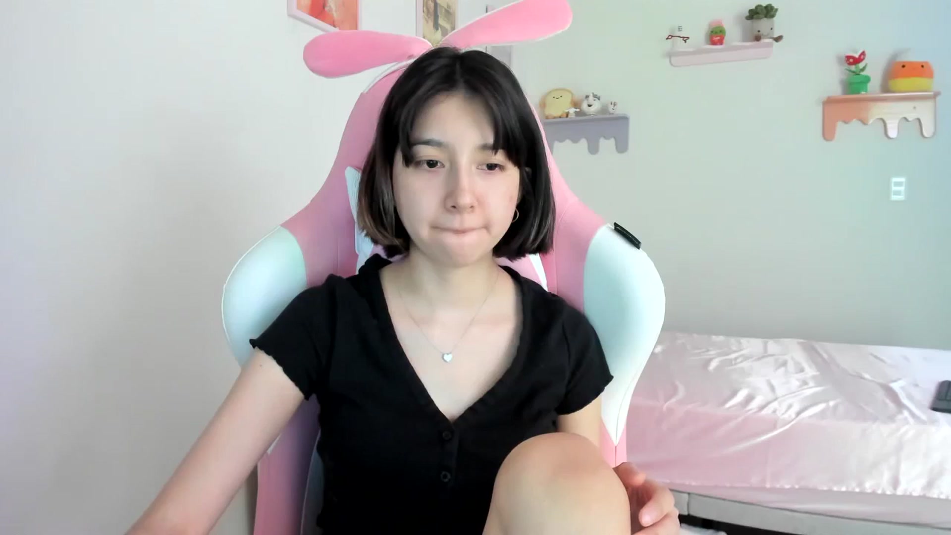 Gallery image thumbnail from Cherrycute666's myfreecams stream on, 08/08/2023, 18:57 image 3 of 20