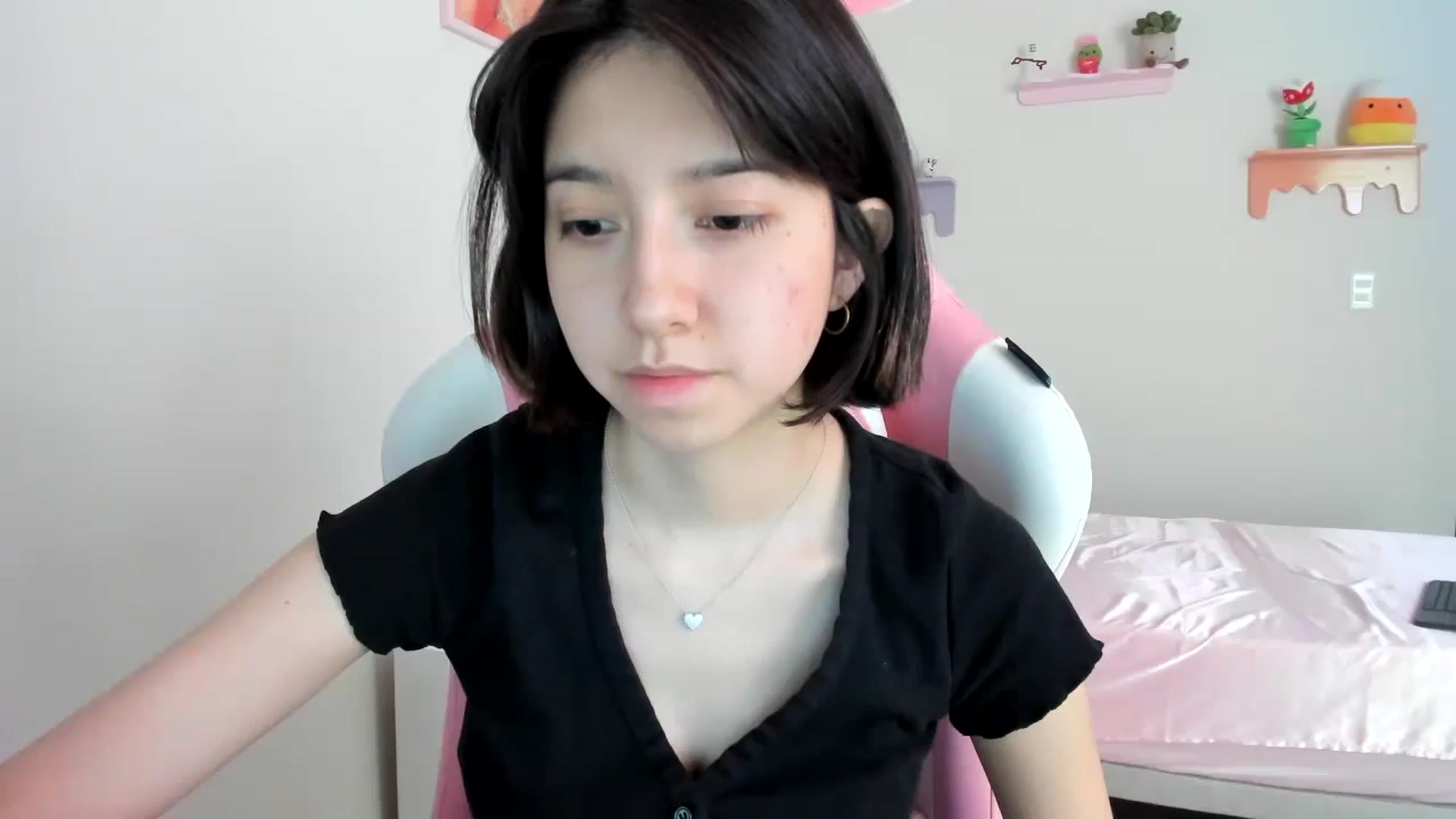 Gallery image thumbnail from Cherrycute666's myfreecams stream on, 08/08/2023, 18:57 image 8 of 20