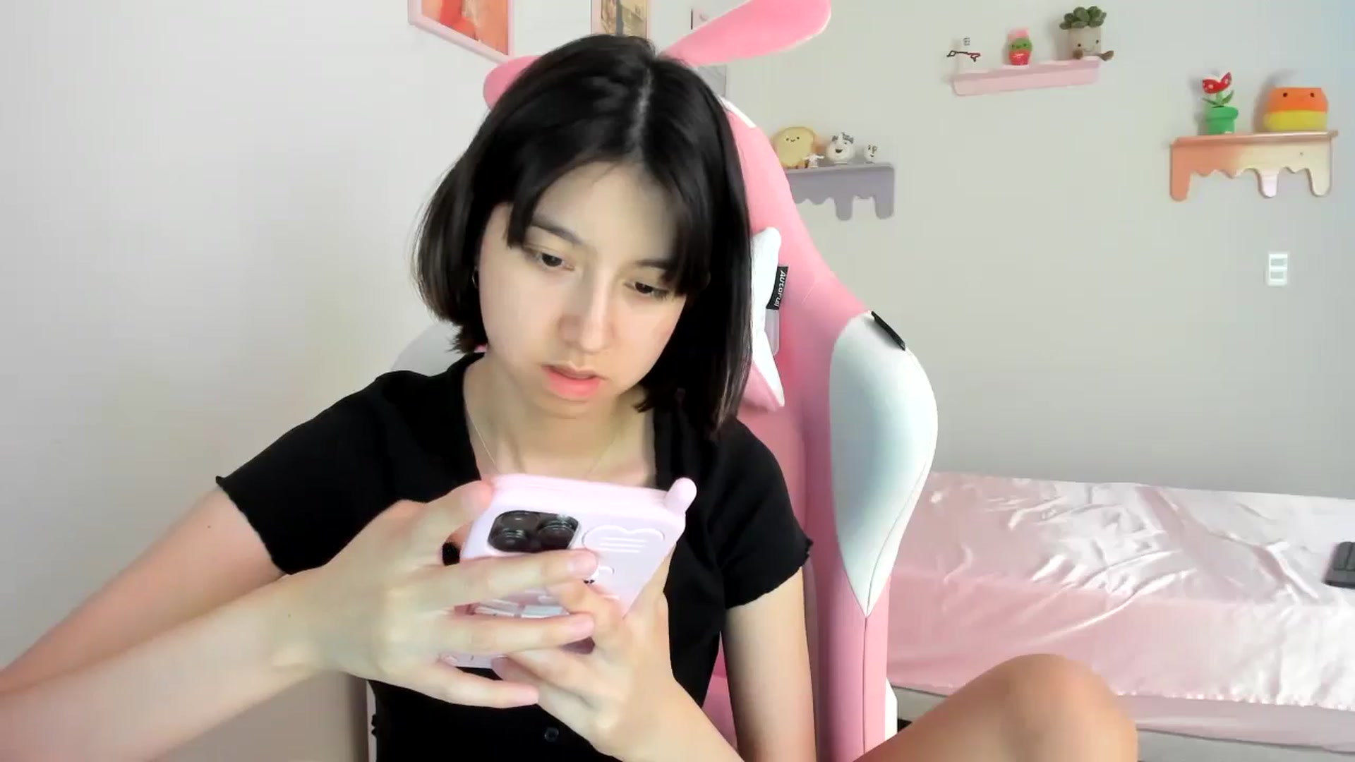 Gallery image thumbnail from Cherrycute666's myfreecams stream on, 08/08/2023, 18:57 image 2 of 20