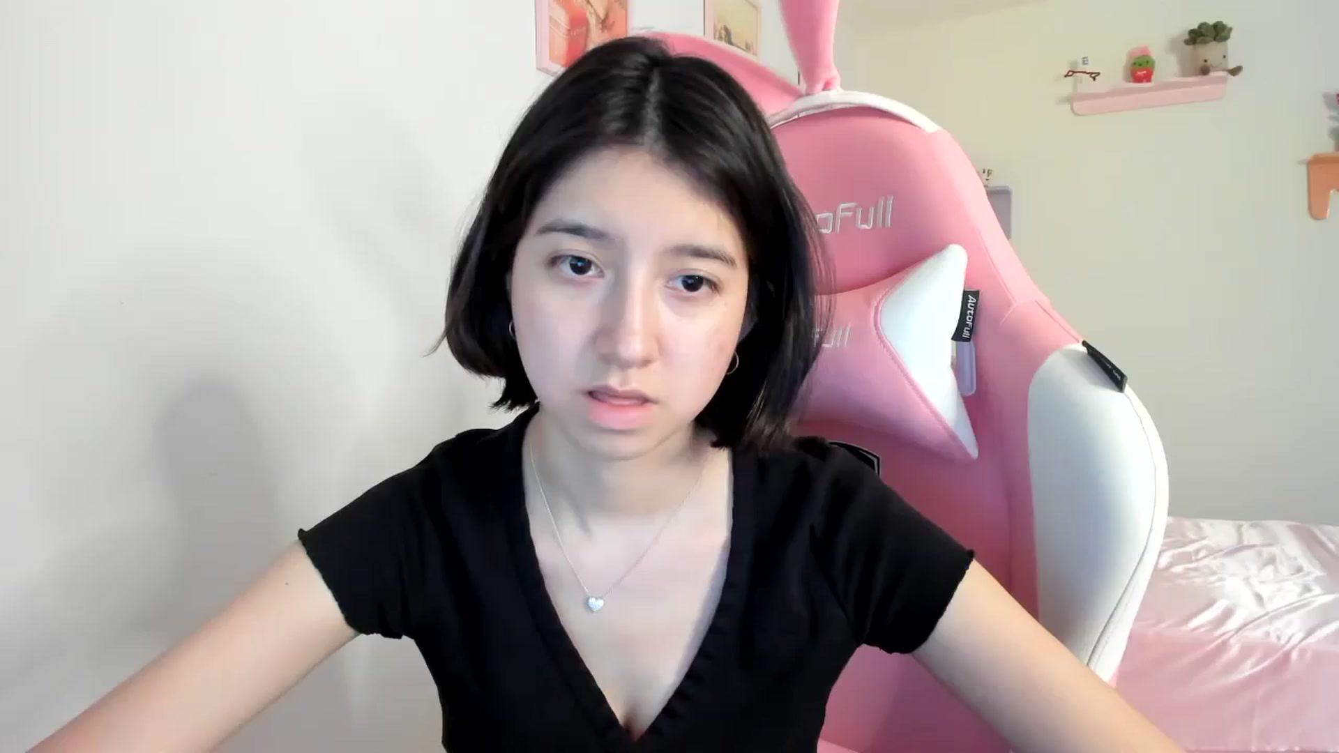 Gallery image thumbnail from Cherrycute666's myfreecams stream on, 08/09/2023, 01:28 image 16 of 20