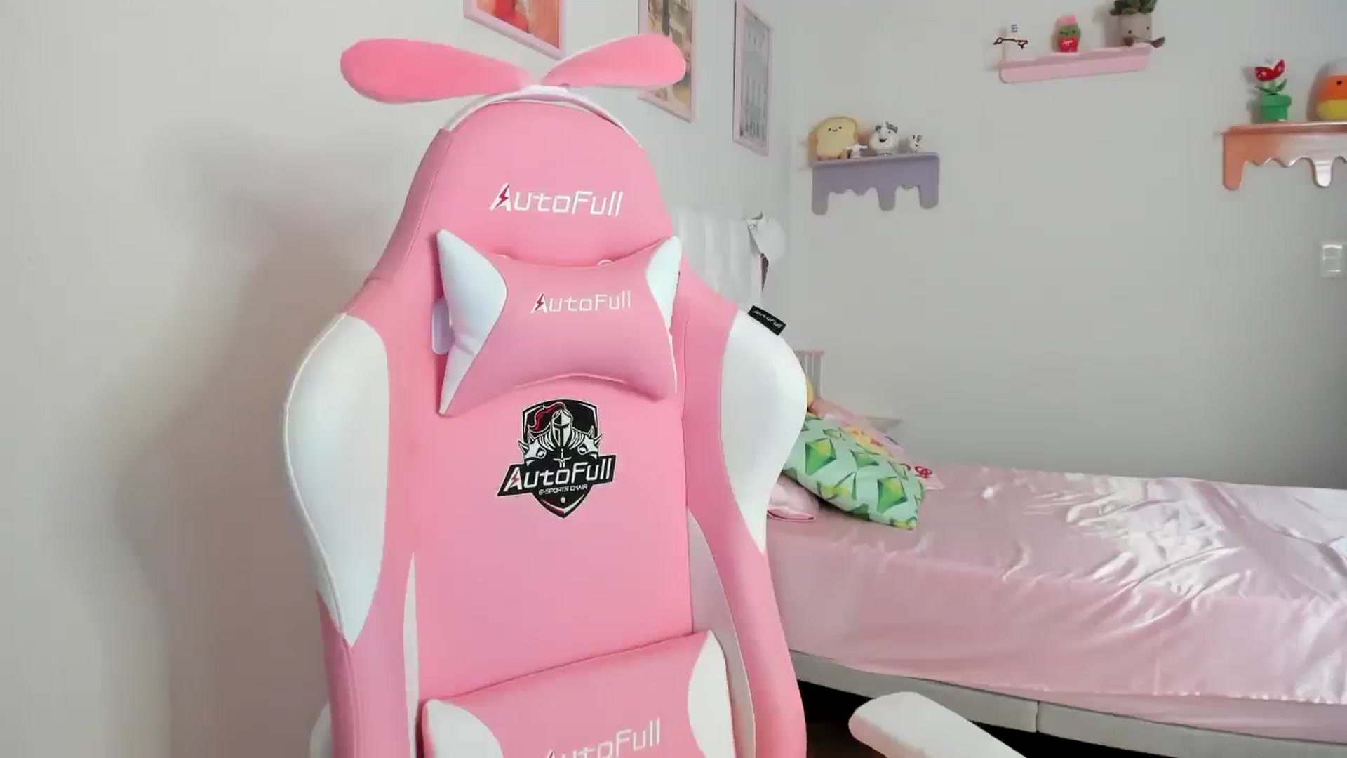 Gallery image thumbnail from Cherrycute666's myfreecams stream on, 08/09/2023, 01:28 image 7 of 20