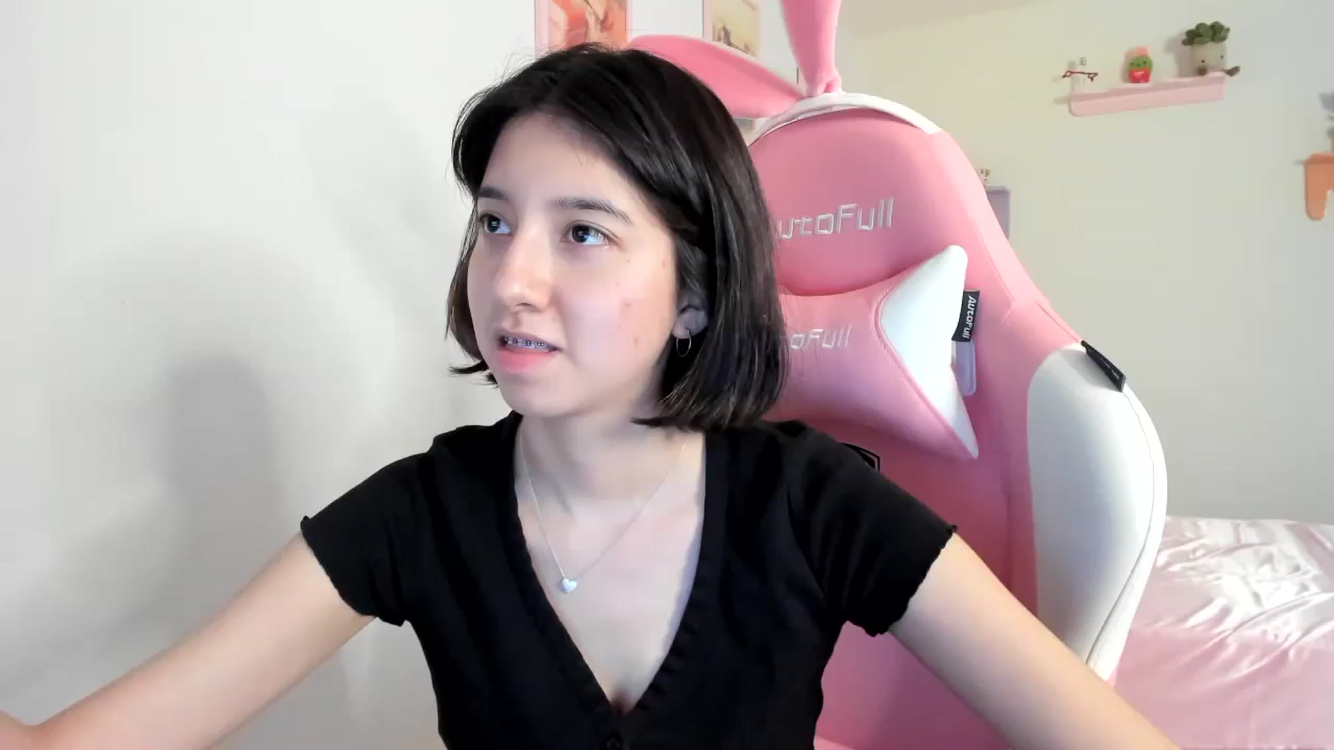 Gallery image thumbnail from Cherrycute666's myfreecams stream on, 08/09/2023, 04:53 image 1 of 20